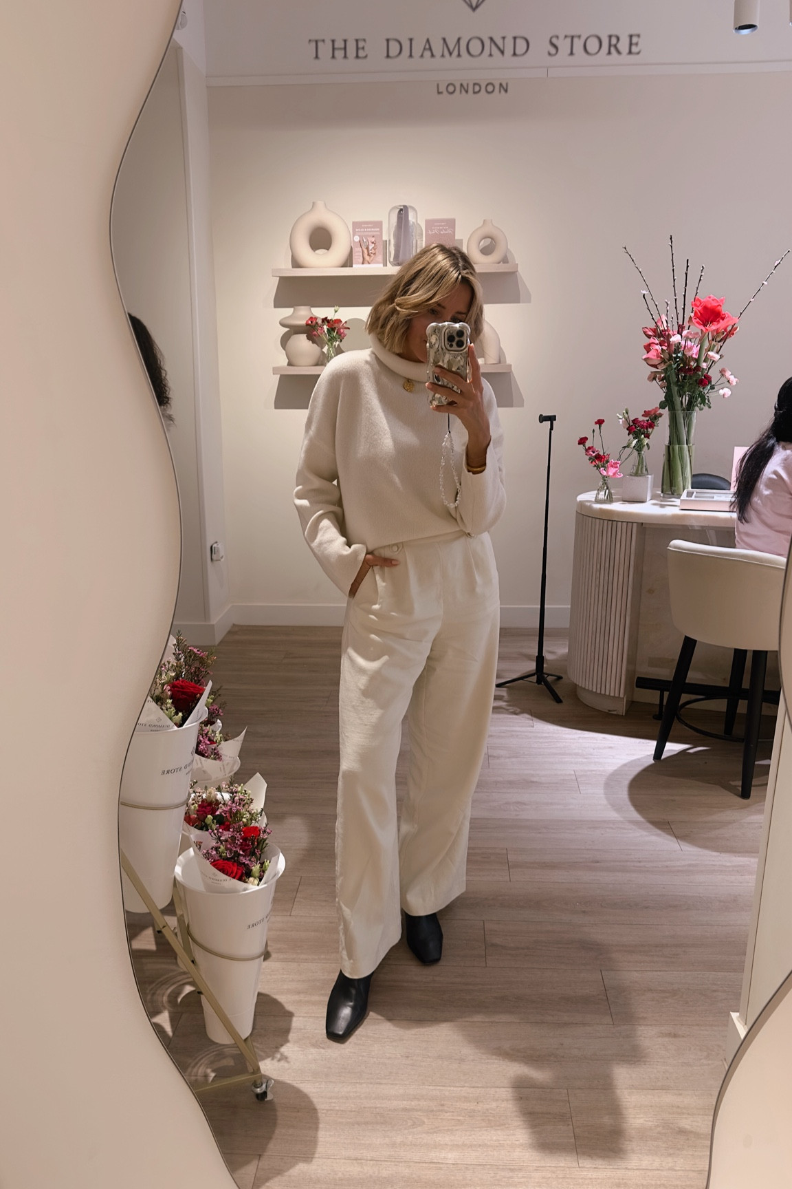 All white outfit
White cashmere outfit 
Winter outfit 

#LTKFashionMonth #LTKeurope #LTKuk
