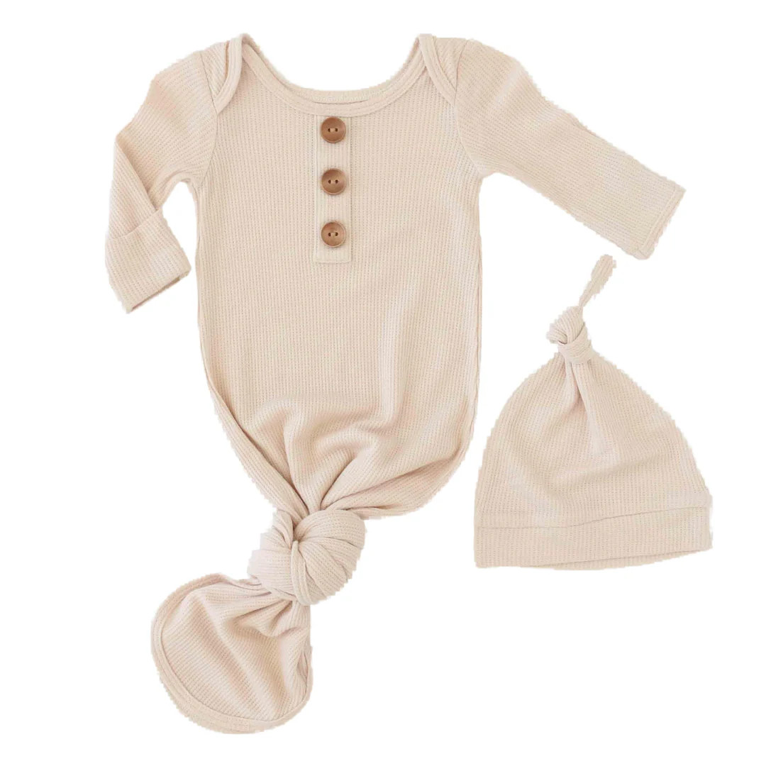 Oatmeal Waffle Bamboo Newborn Baby Knot Gown & Hat Set | Caden Lane