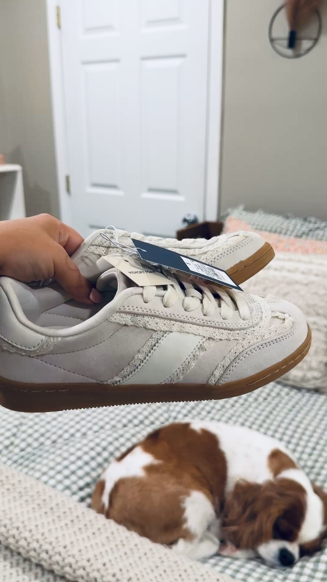 sneakers: fit true to size // wearing a 5 

 