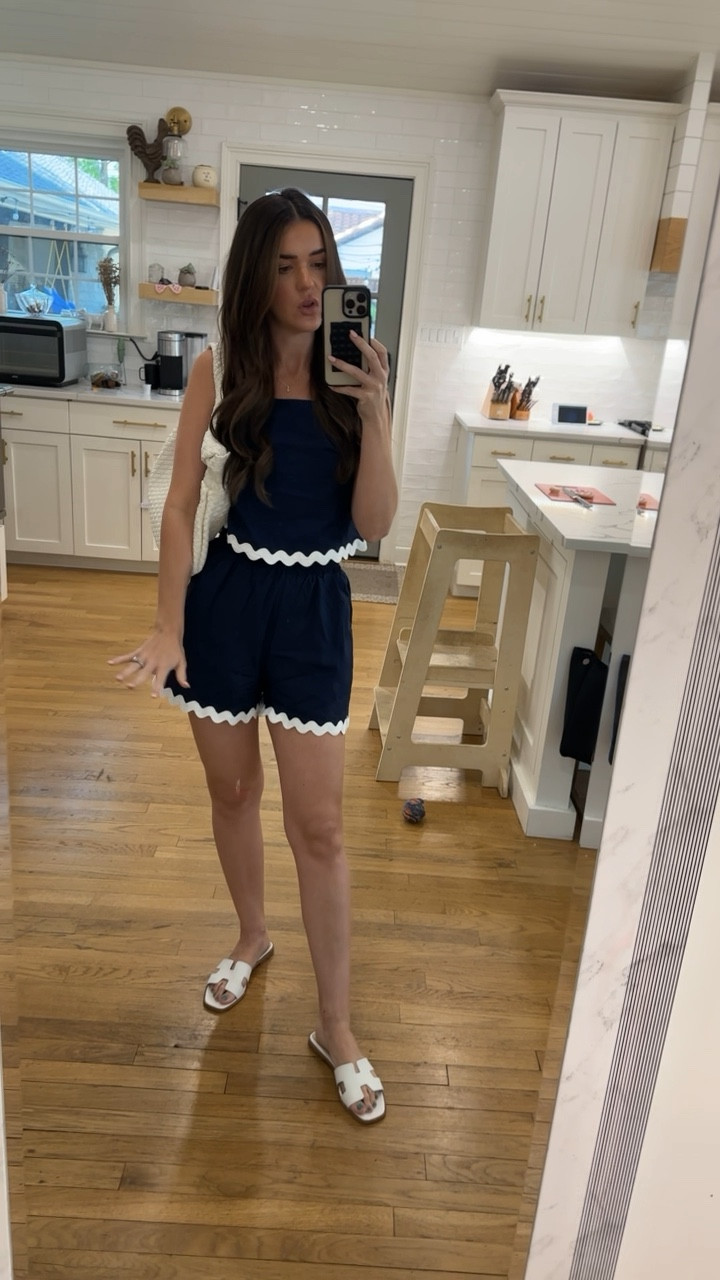 $23.99 set. Are you kidding!?  I’m 5’6 wearing a size small 

#LTKFindsUnder50 #LTKVideo