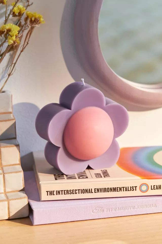 Yui Brooklyn Big Flower Shaped Candle | Urban Outfitters (US and RoW)