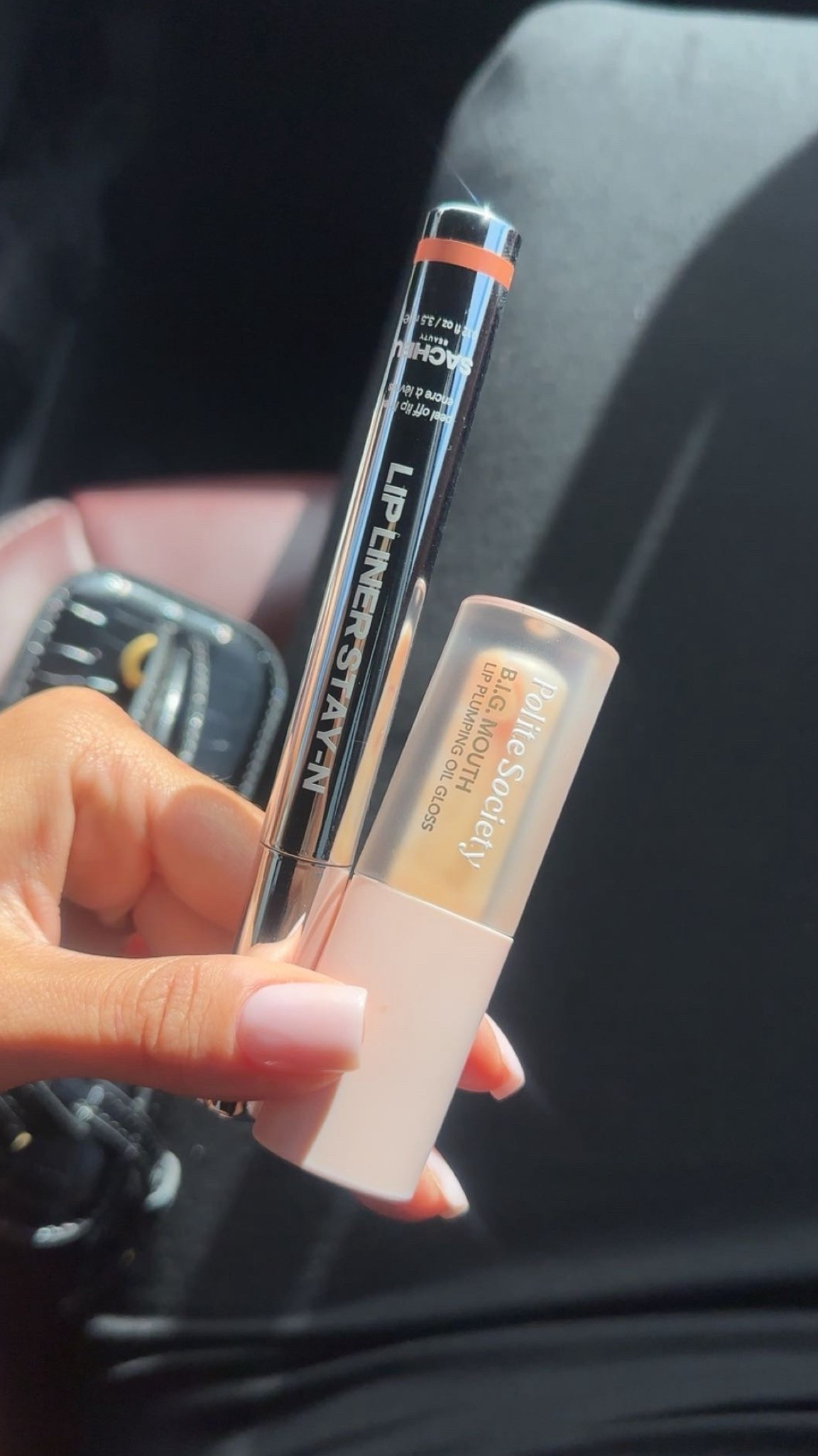 My favorite lip combo 👄 the liner stain that lasts all day and plumper🤍 for reference I have the pink-ed shade and noohde if you want a more natural subtle color noohde is the better option. 