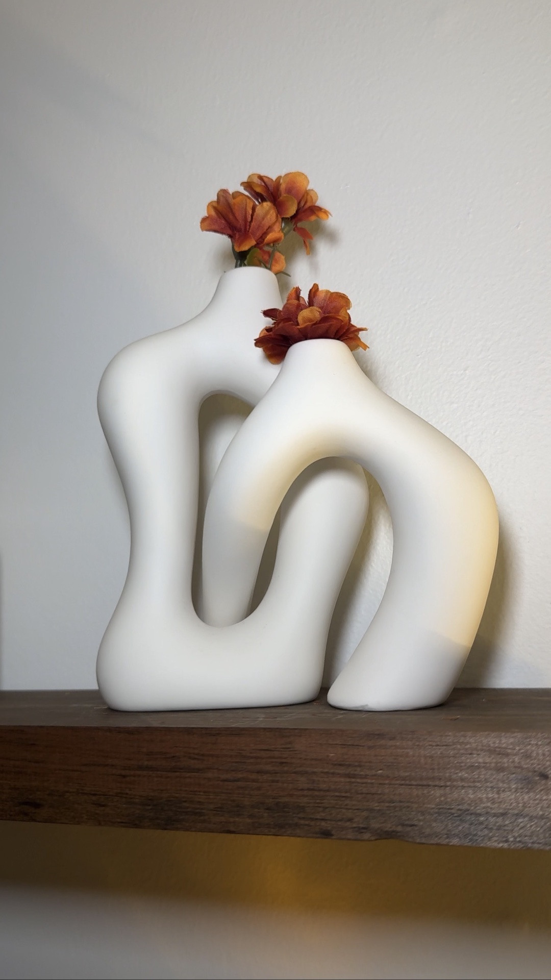 Fall Home Decor Inspo 2026 

A few simple Fall additions to the home and I instantly feel in season🕯️🍂

I found this cream vase from @dowan_ceramics and mixed in these burnt orange florals to add a little Fall touch without feeling like I had to change the overall aesthetic of my home. 

Then I added the coziest candle that smells divine from a local small business @lolacraftco (made with soy wax and clean ingredients 🙌🏼) and the whole space instantly felt warmer.

Proof that you don’t have to redecorate your entire home to give it a new seasonal feel. 🍂

#LTKSeasonal #LTKdayinmylife #LTKHome