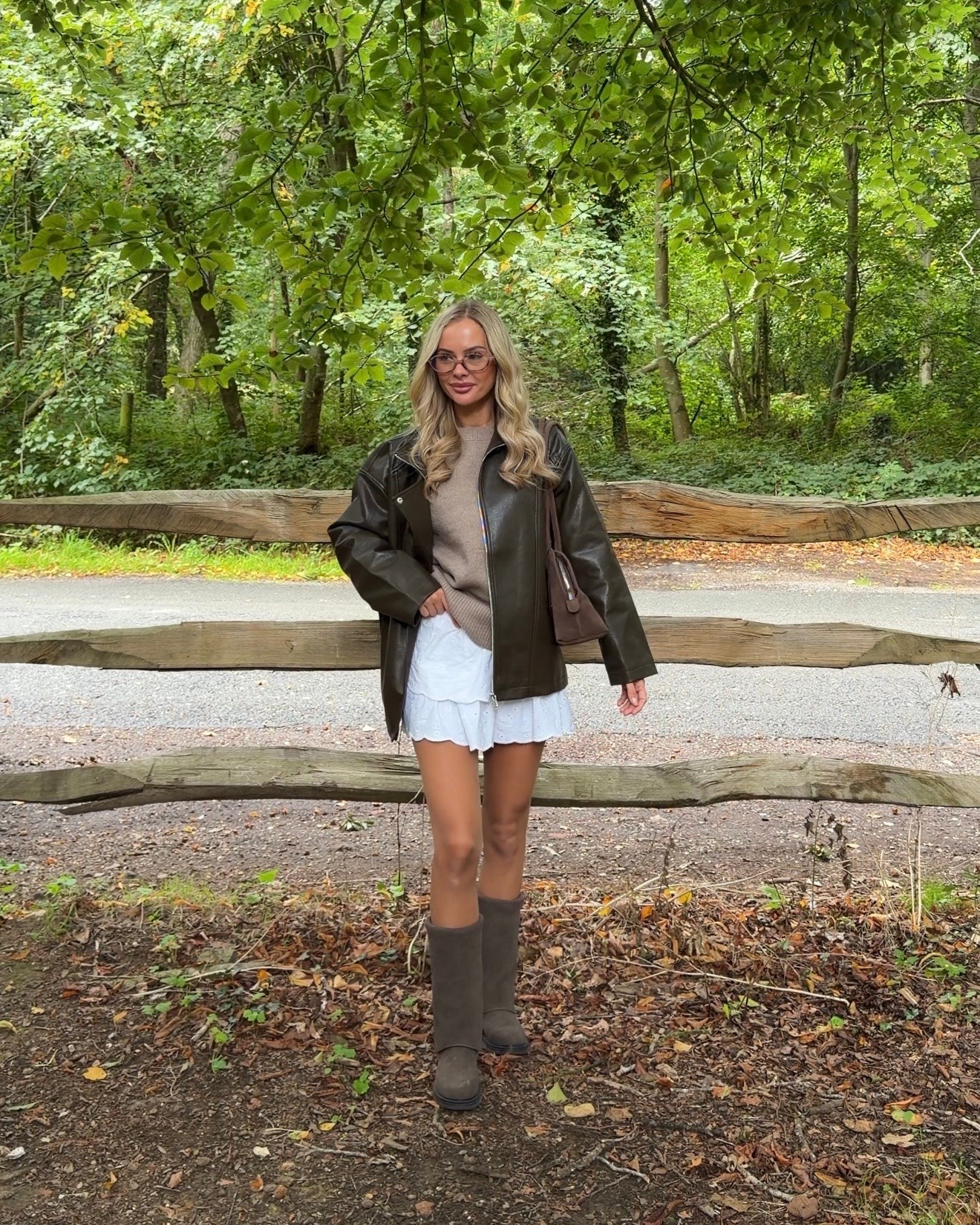 Autumn walks, cosy layers & my new favourite boots and jacket 🤎🍂

Now when I think of autumn, this kind of outfit automatically comes to mind… lots of layering, all the textures and off course all the brown tones >>> I do loveee autumn 🍁

ps. you’re not going to believe where these boots are from.. and the price girls!!!! safe to say I was gobsmacked when I saw them in store, and I couldn’t wait to style them for you girls 🍁✨

#autumnoutfit #outfitoftheday #highkneeboots #outfitinspo #skirtandbootsoutfit