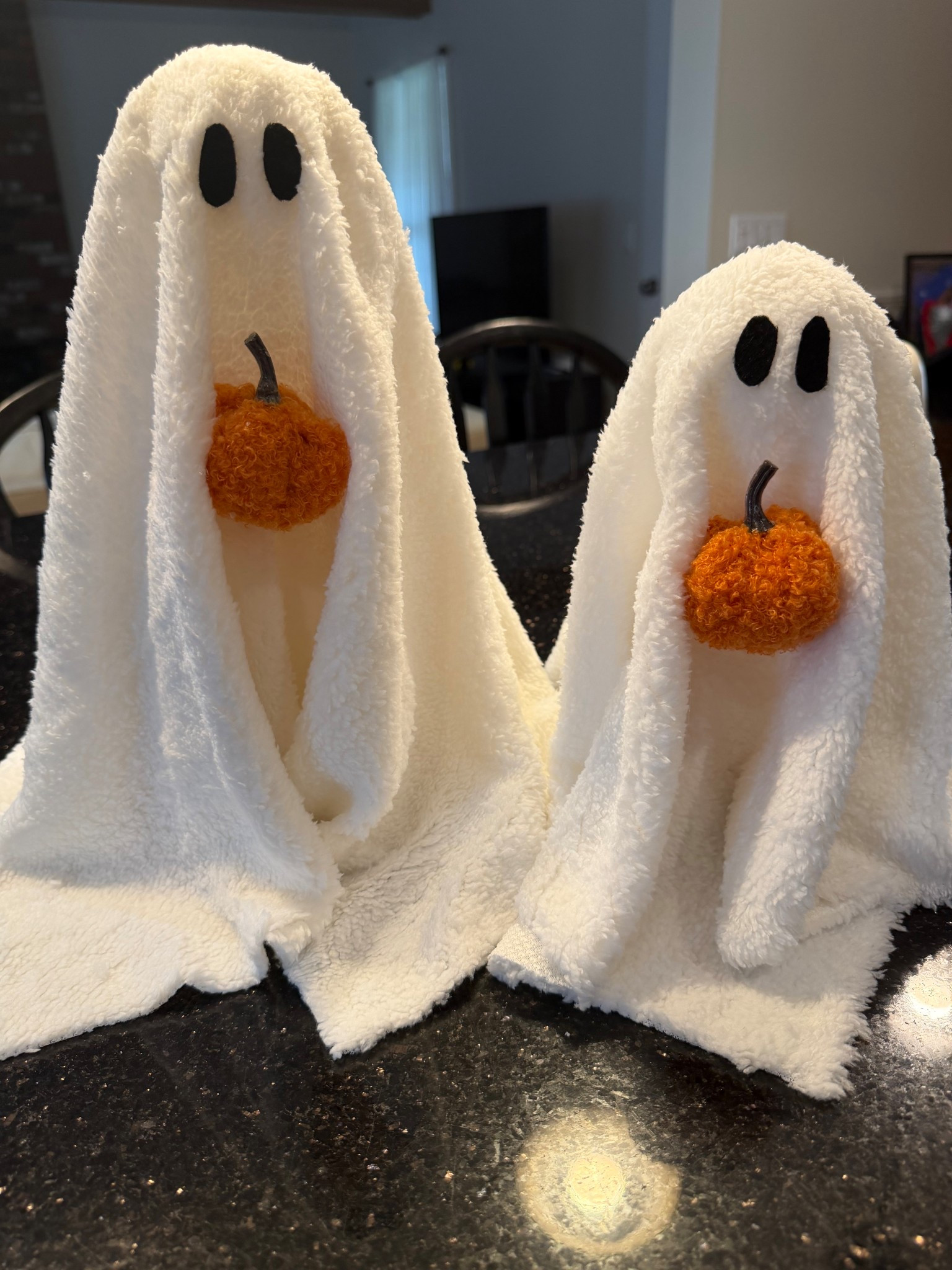 These DIY little sherpa ghosts were so simple and quick to put together! 
The  mini pumpkins are from Hobby Lobby!

#LTKHome #LTKHalloween #LTKSeasonal
