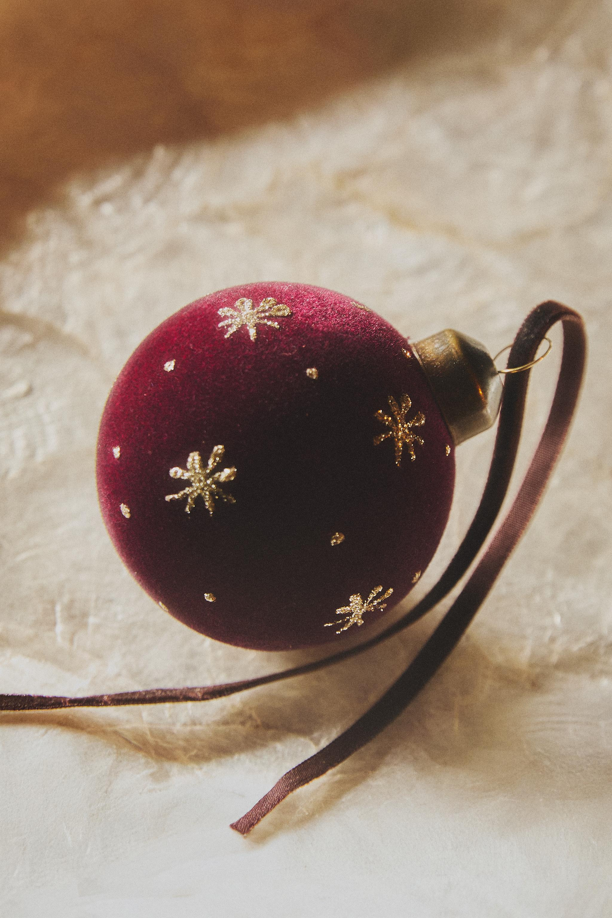VELVET STAR PRINT CHRISTMAS TREE BALL ORNAMENT | Zara US