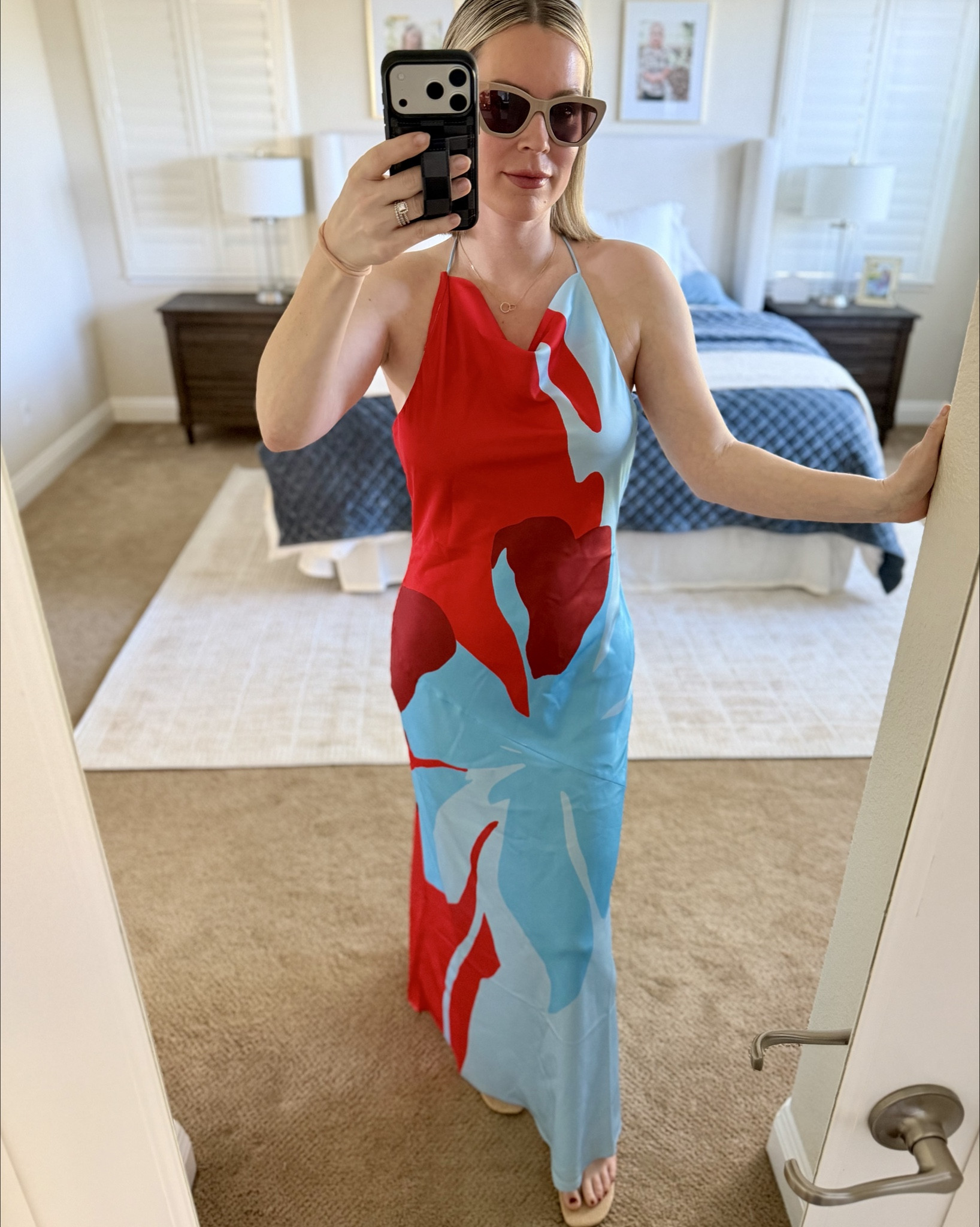 Another stunning dress for Hawaii. I’m 5’7” and it’s the perfect length for flats. I’m in a size 6. I feel so comfortable and confident in it. It would be perfect for any tropical vacation. Resort wear. 