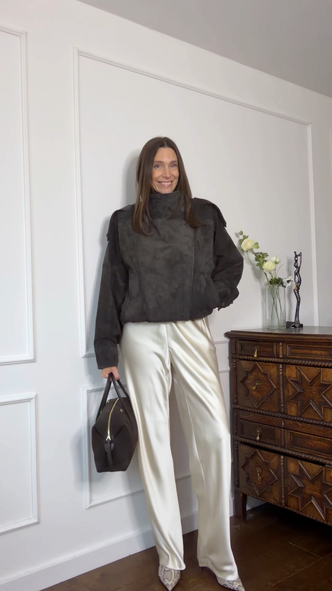 Sizing info:

Cream satin trousers, small
Cream cashmere jumper, small 
Suede jacket, small
Demellier Stockholm bag, midi

#ltkitbag #ltkshoecrush

#LTKSeasonal #LTKTall #LTKgrwm