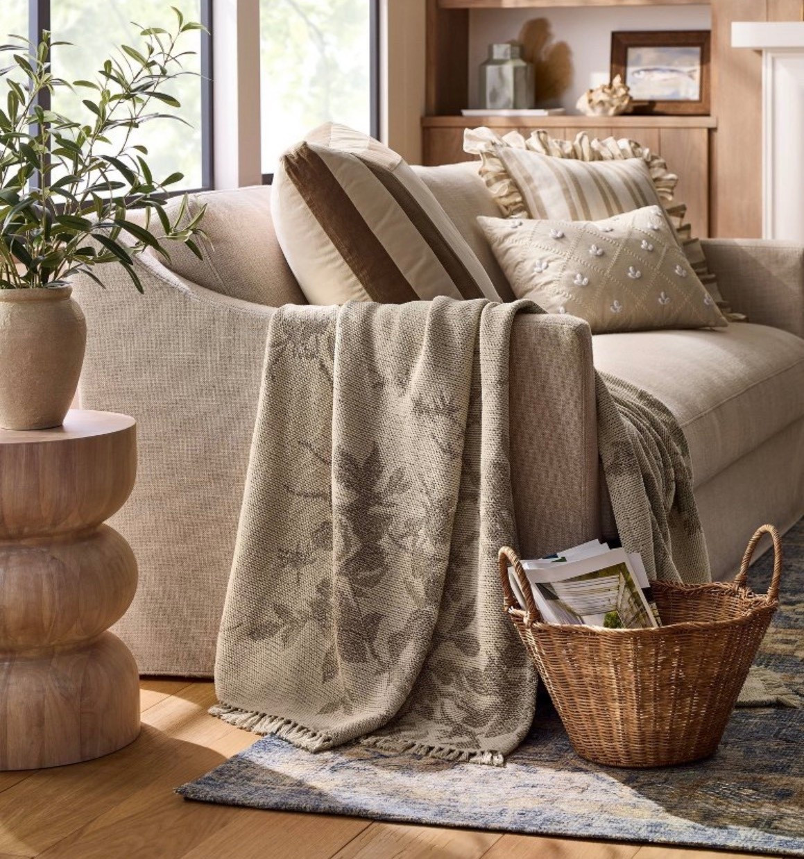 The throw blanket the looks vintage! 
@target


#LTKFindsUnder100 #LTKHome #LTKFindsUnder50