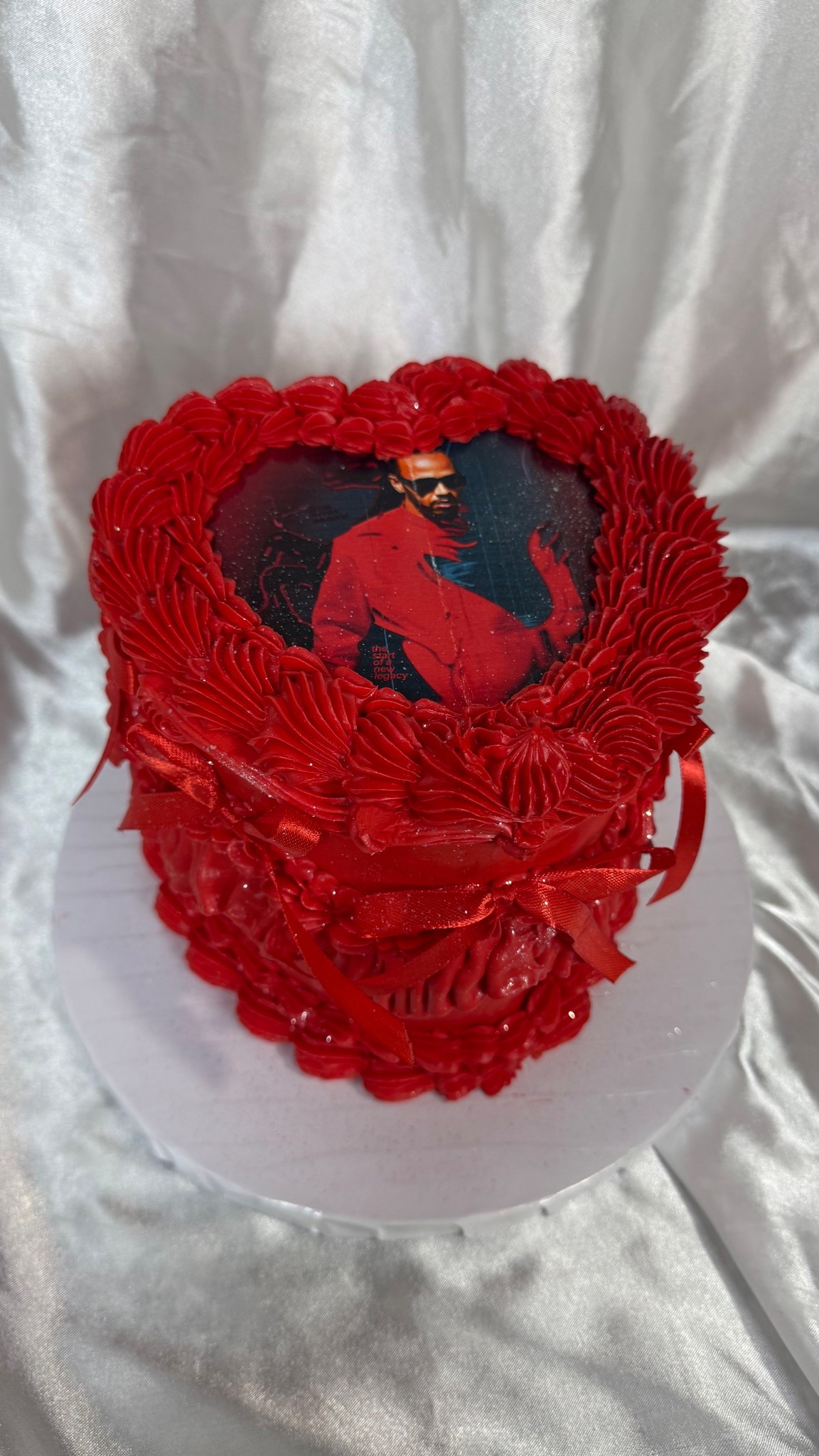 Lewis Hamilton x Ferrari Heart Cake

#LTKFindsUnder100 #LTKSeasonal #LTKWatchNow