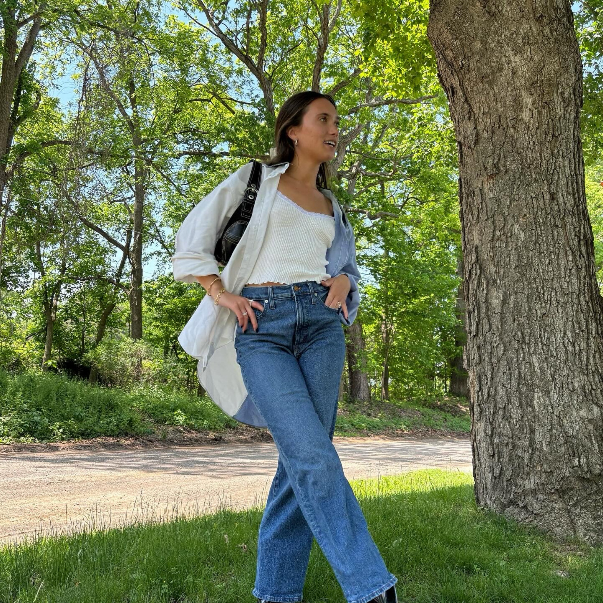 I’m obsessed with these jeans!! Perfect color, high waisted and a slightly wide leg 👖