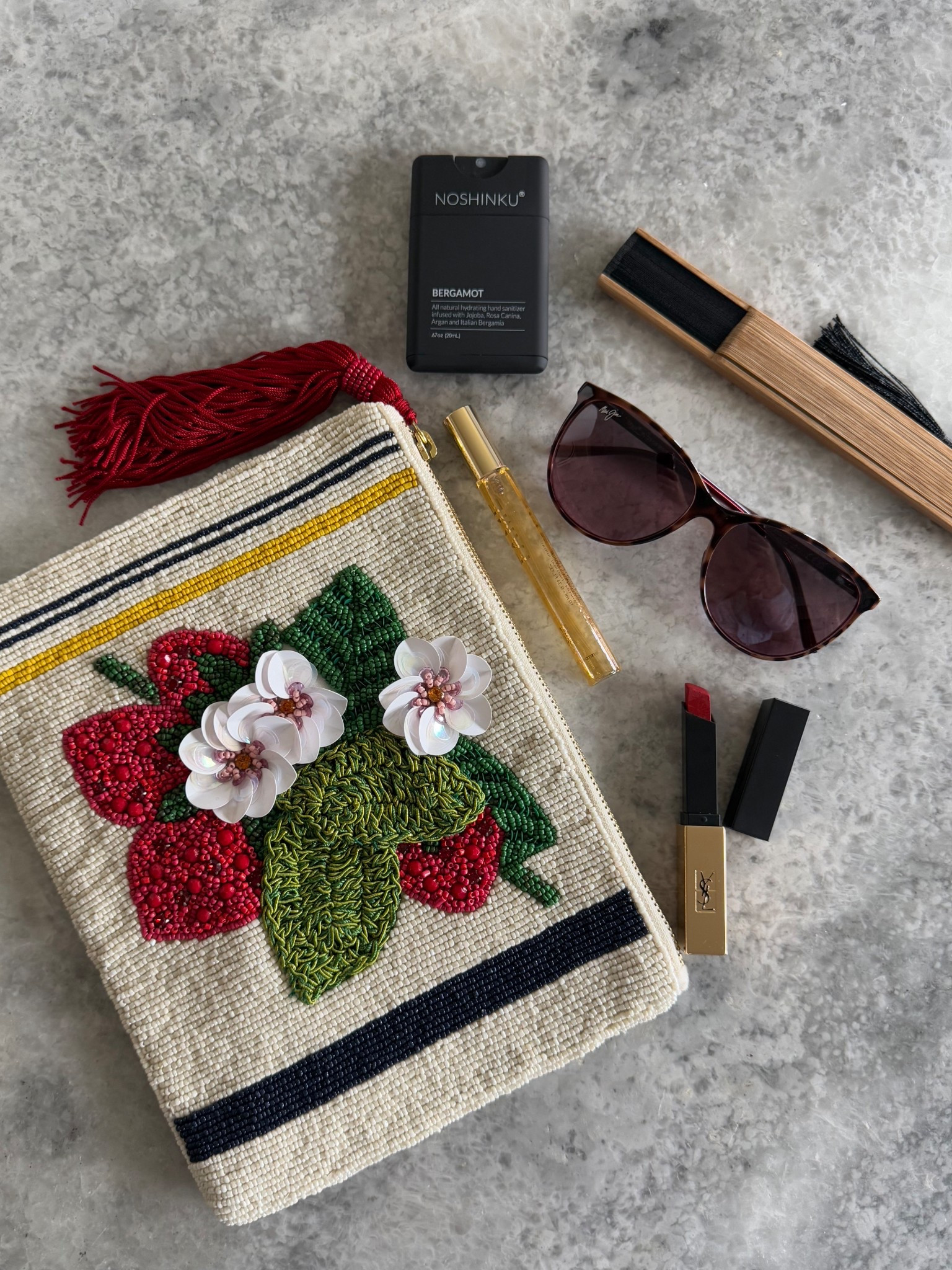 What’s in my bag

#LTKSeasonal #LTKItBag #LTKFindsUnder100