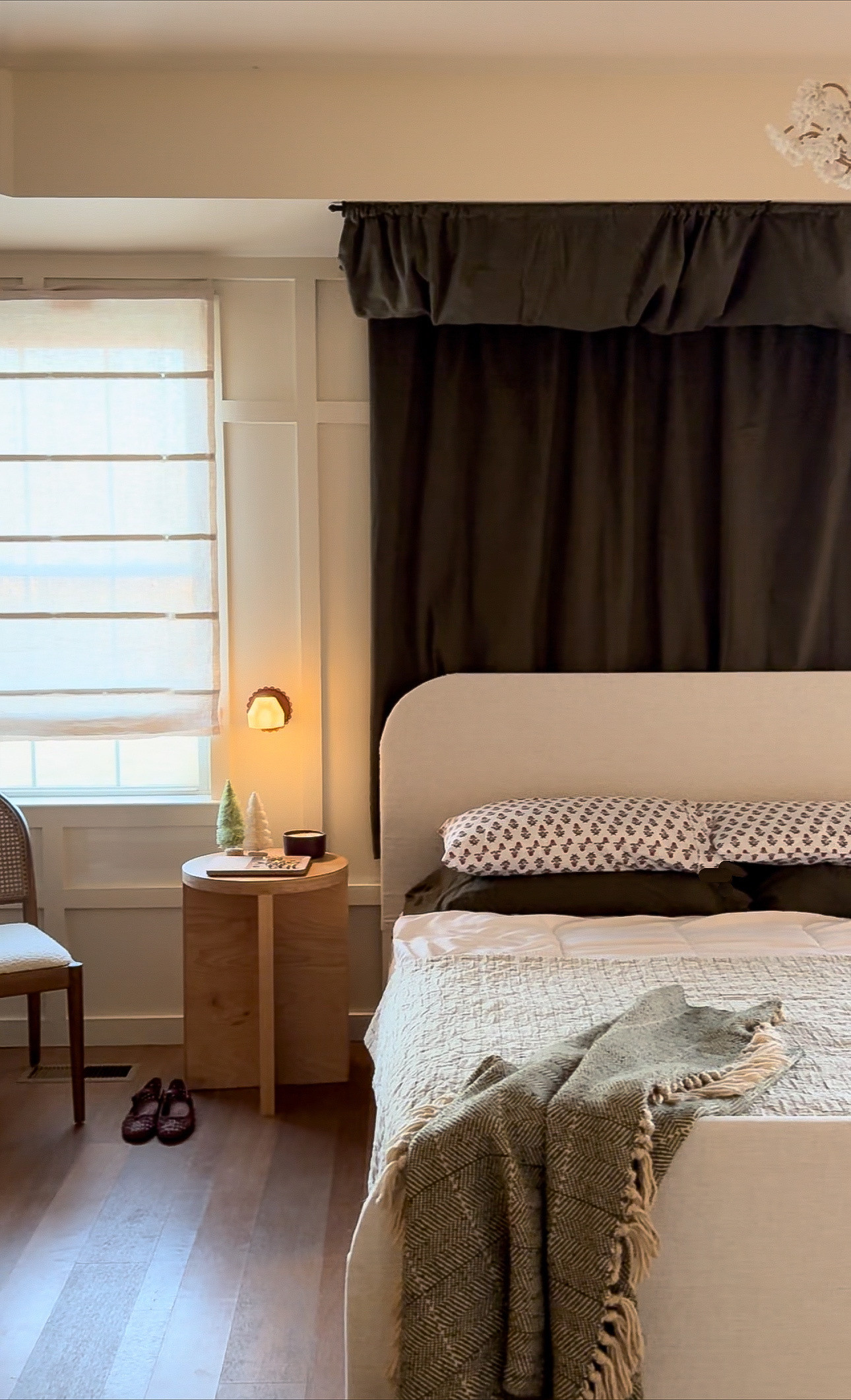 earthy, soft, and effortlessly cozy 🤎 layered neutrals + warm wood tones make this the kind of bedroom you never want to leave 🌿✨

#cozyhome #earthyaesthetic #neutraldecor #bedroominspo #ltkhome #homedecor #cozyaesthetic #warmminimalism #modernorganic #homeinspo 

 