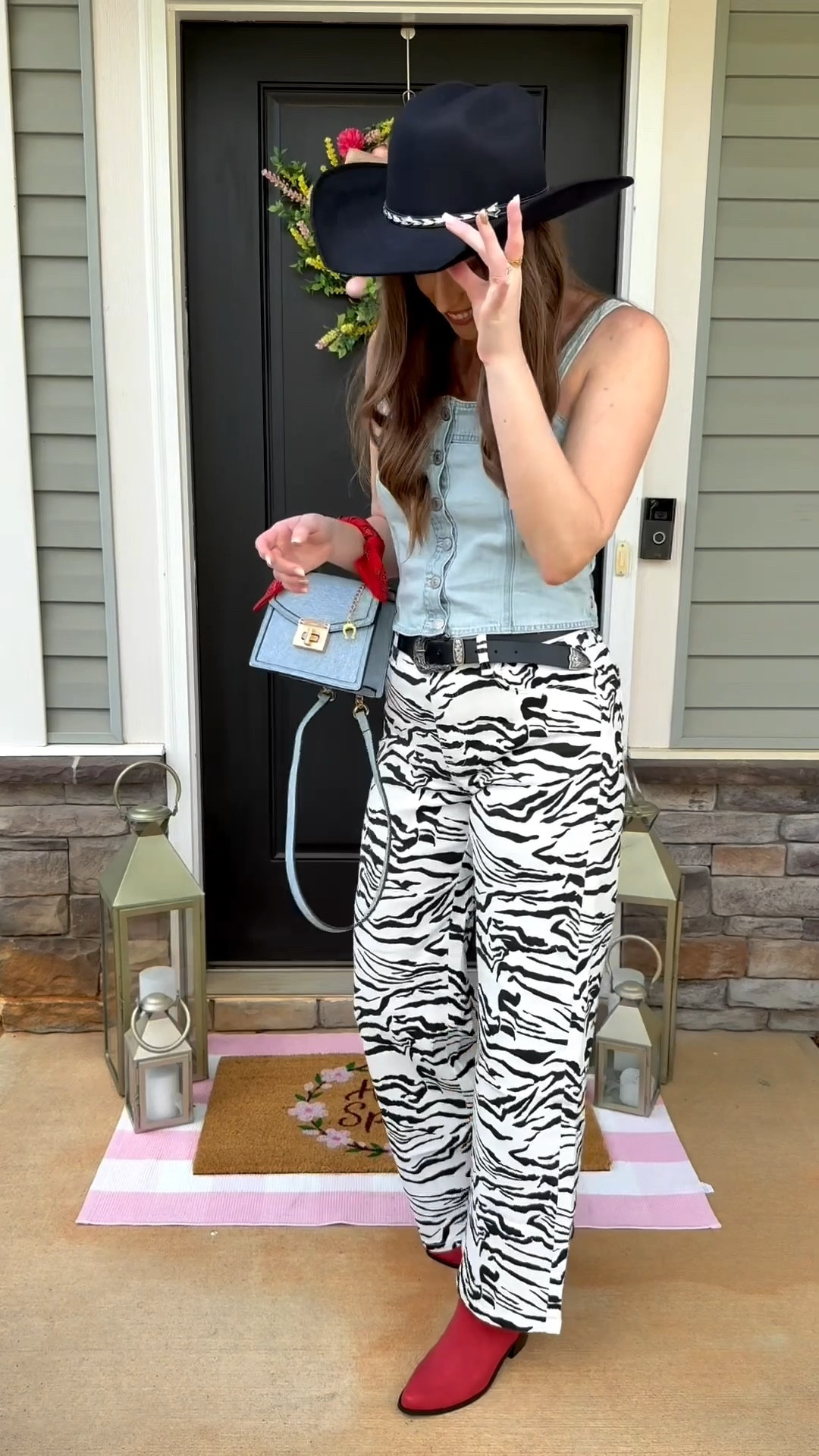 Western look ♥️

Zebra jeans, denim top, denim bag, Amazon fashion 

#LTKFestival #LTKootd #LTKgrwm