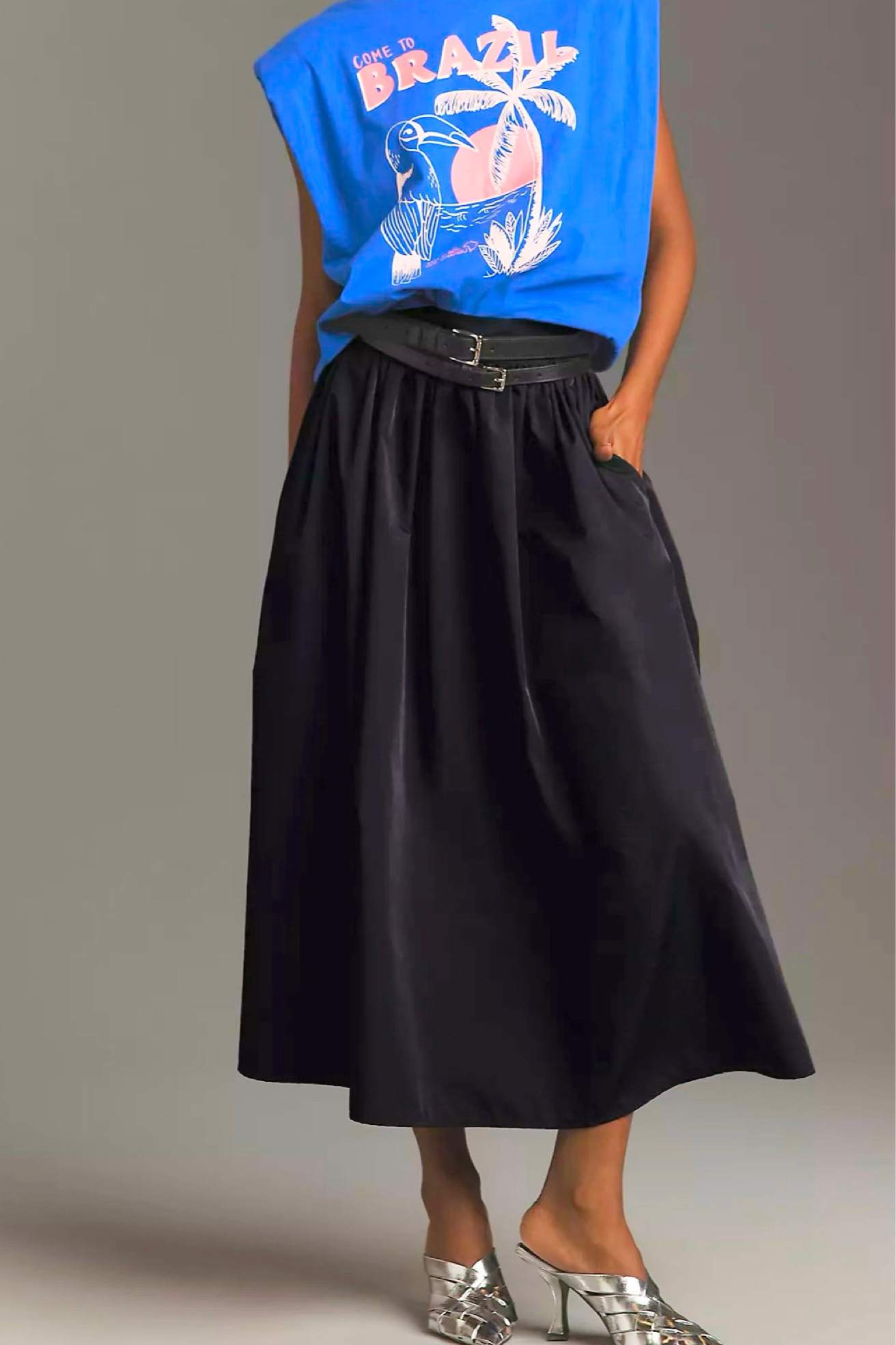 Comfort & Class: A Guide To Vegas Outfits For Women - A graphic tee paired with the right pieces can do wonders for your daytime ensemble. 