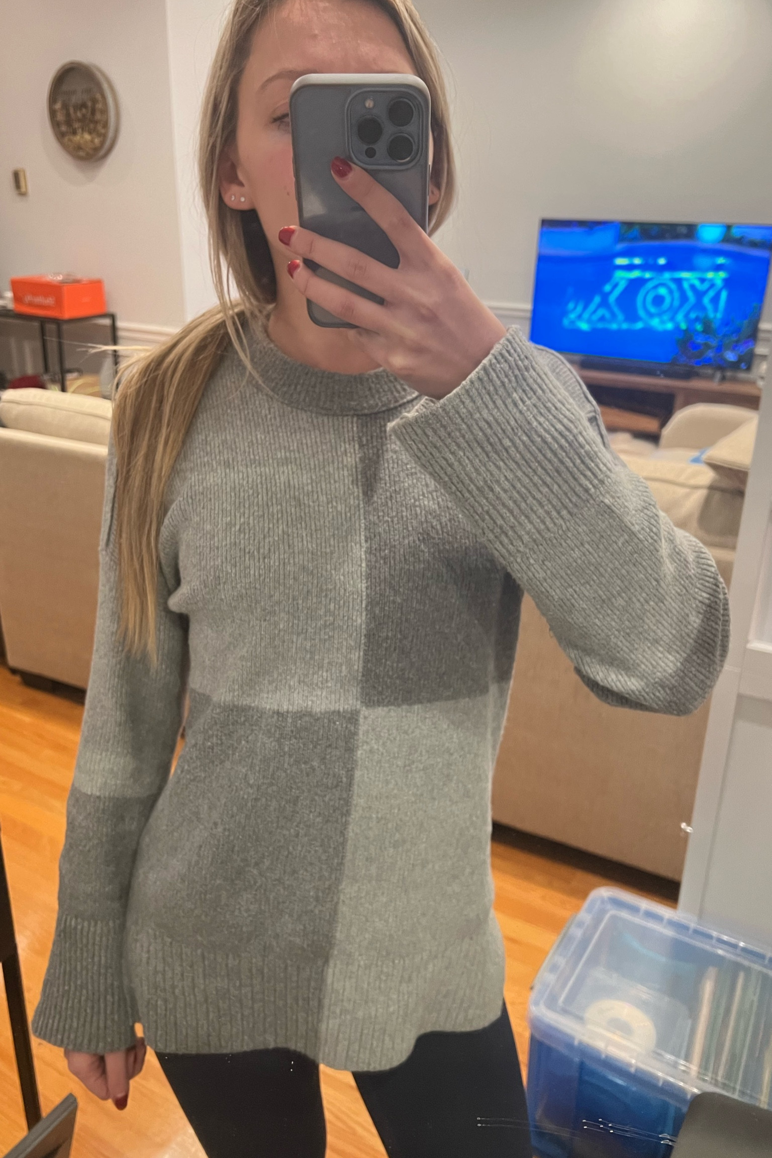 Love this cozy gray color block sweater. It’s a slightly oversize fit. Would order true to size. 

Abercrombie

#LTKunder50 #LTKsalealert #LTKFind