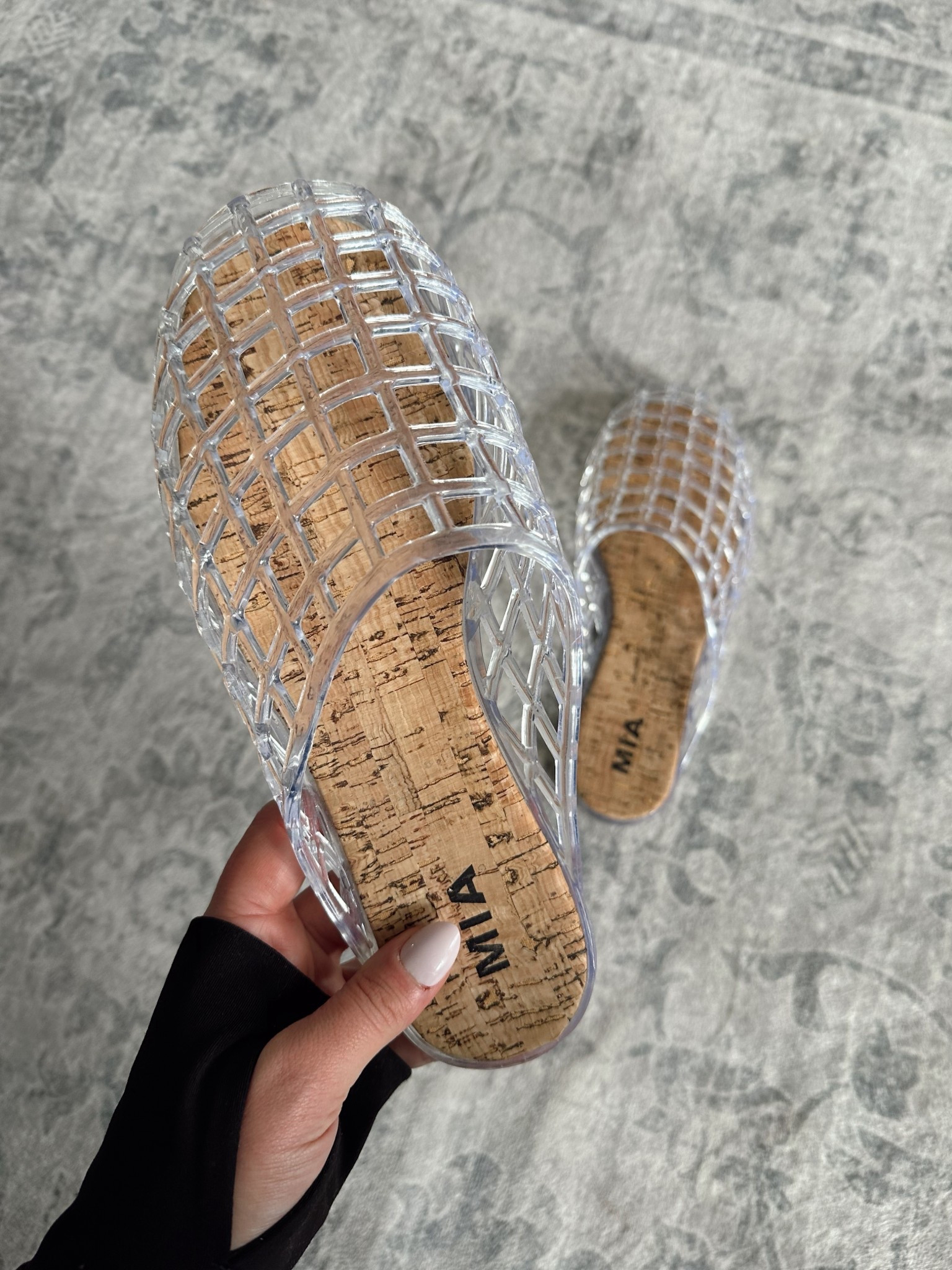 The #1 shoe of the season 👏 jelly slides!! So cute. 🥰 


Spring fashion trends 2026
Spring shoes for women
Spring style
Women’s shoes
Jelly flats
#ltkshoes #ltkunder50