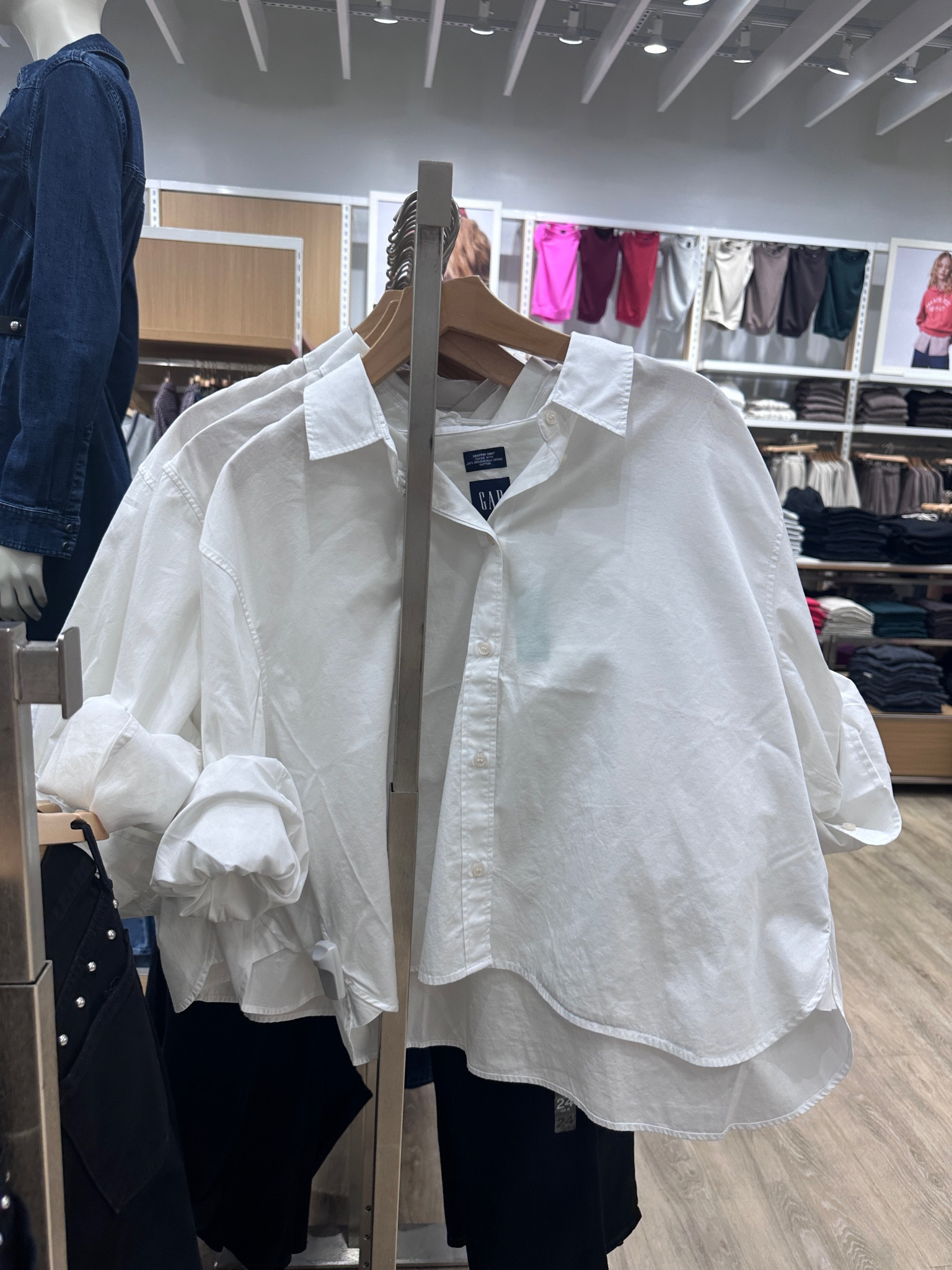 I’m kind of obsessed with this cropped buttondown!! 

#LTKFindsUnder100 #LTKWorkwear #LTKStyleTip