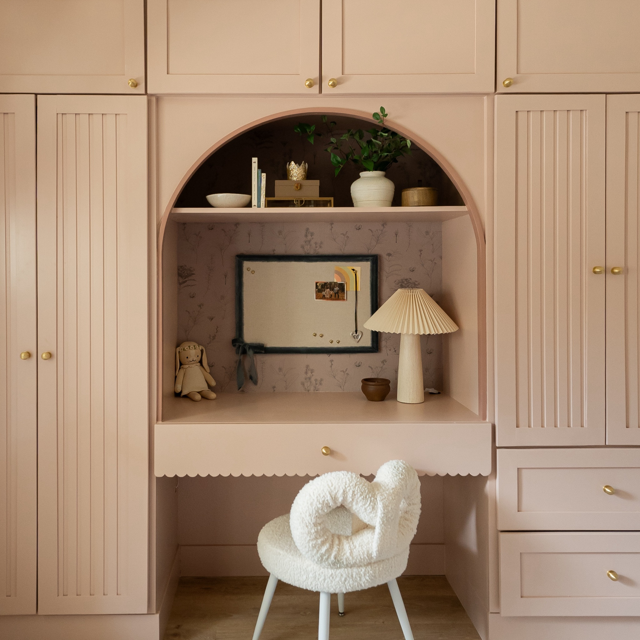 Pink desk = girls room goals! 😍

#LTKFindsUnder100 #LTKHome #LTKSeasonal