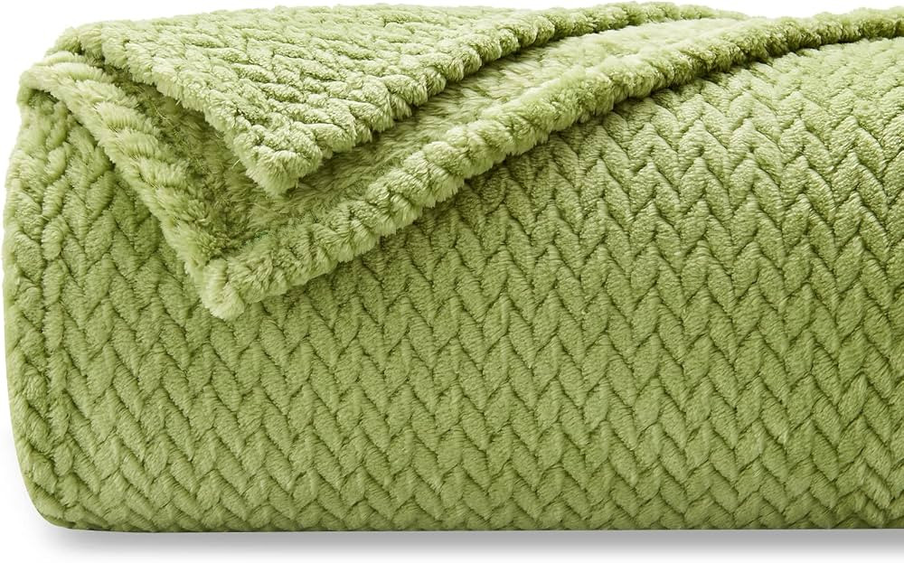 NEWCOSPLAY Super Soft Throw Blanket Green Premium Silky Flannel Fleece Leaves Pattern Lightweight... | Amazon (CA)