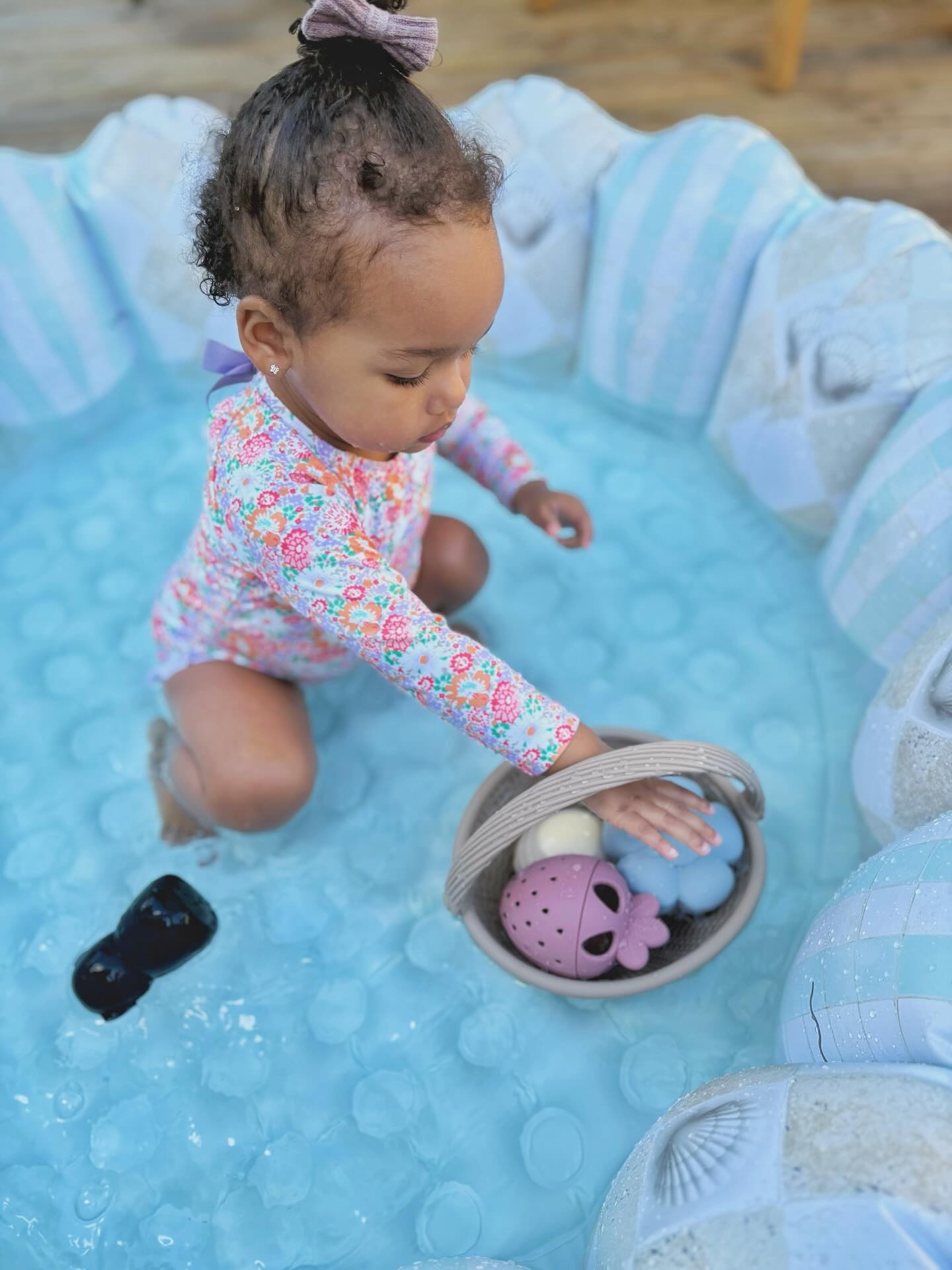 Pool day but make it fun with @callaandfriends 💦 These bath toys have been keeping the girls busy outside too and I love that they are easy to clean after a day in the water

#pooldayfun #summertoys #bathtimeessentials #callaandfriends #toddlermusthaves