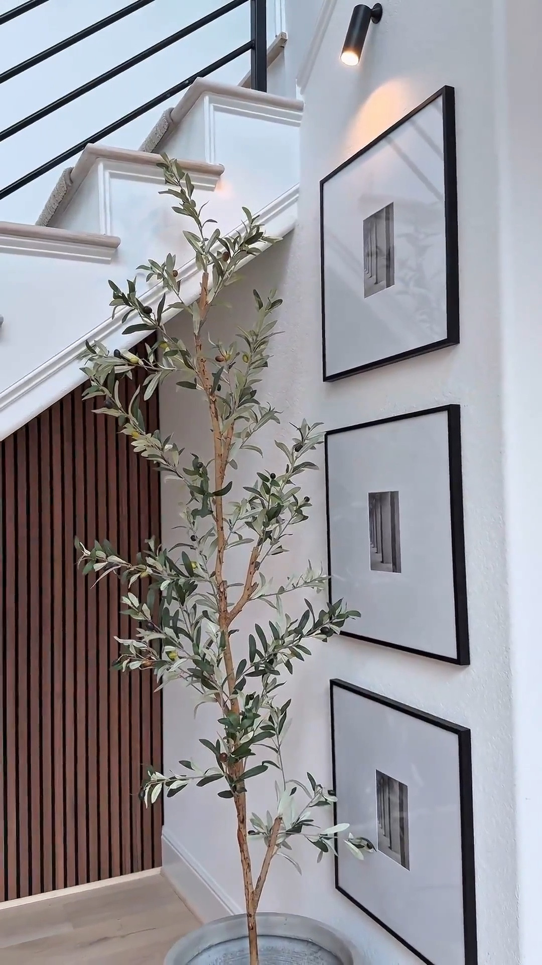 These frames are exactly what I was looking for! Wanted large pieces that look high-end and classy but didn’t want to empty my wallet – and BOOM, found the perfect match 🙌 Size is spot-on and quality looks fantastic so far. Total value for your money – you NEED these for your space!

#LTKHome #GalleryWall #HomeDecorFinds #BudgetFriendlyDecor #WallArt #HomeStyling
#LTKStyleTip

#LTKSaleAlert #LTKHome