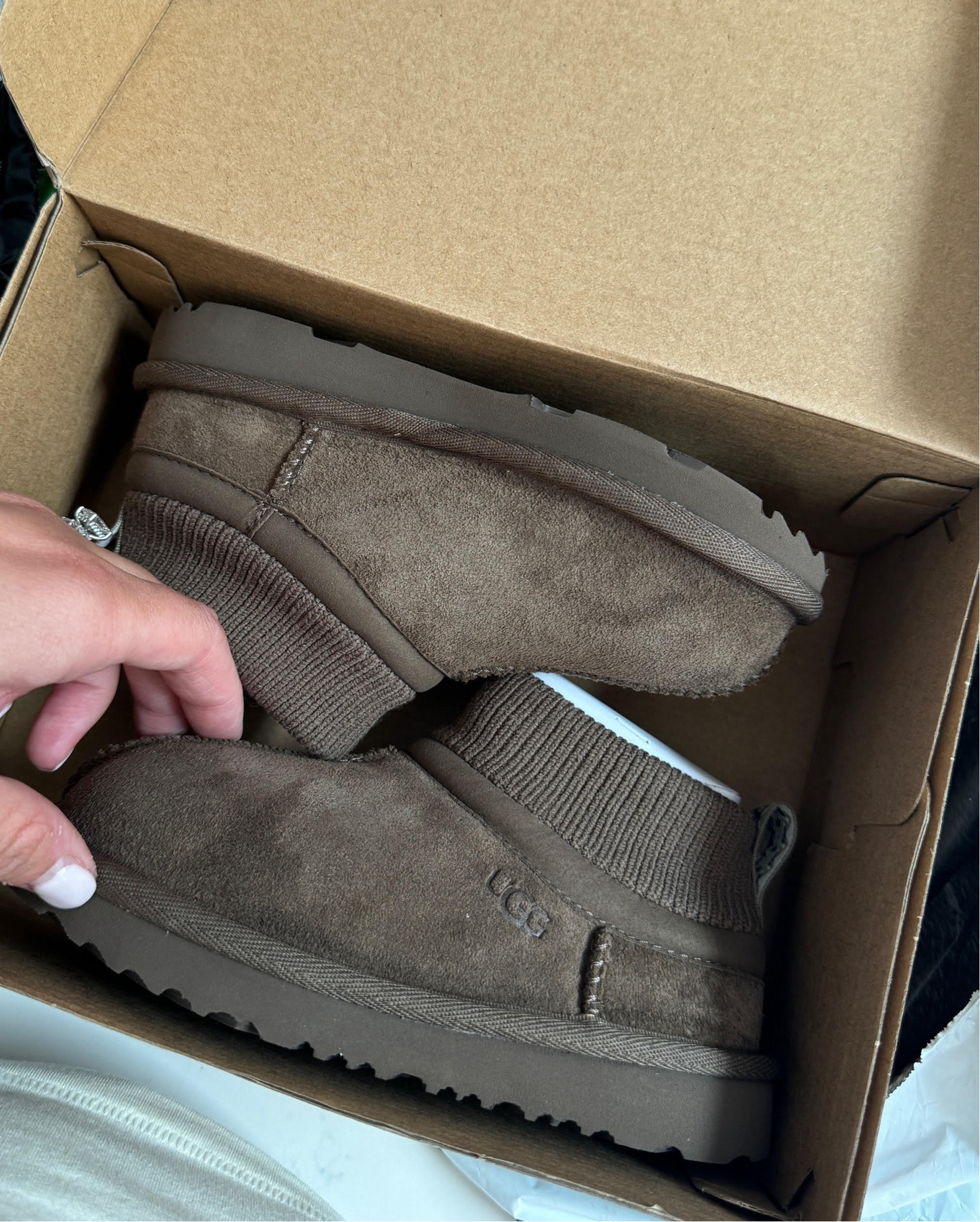 Kids Ugg hickory ultra mini stretch cuff toddler boots, kids shoes, Schuh, toddler shoes, Ugg boots, autumn essentials 

#LTKkids #LTKuk #LTKautumn