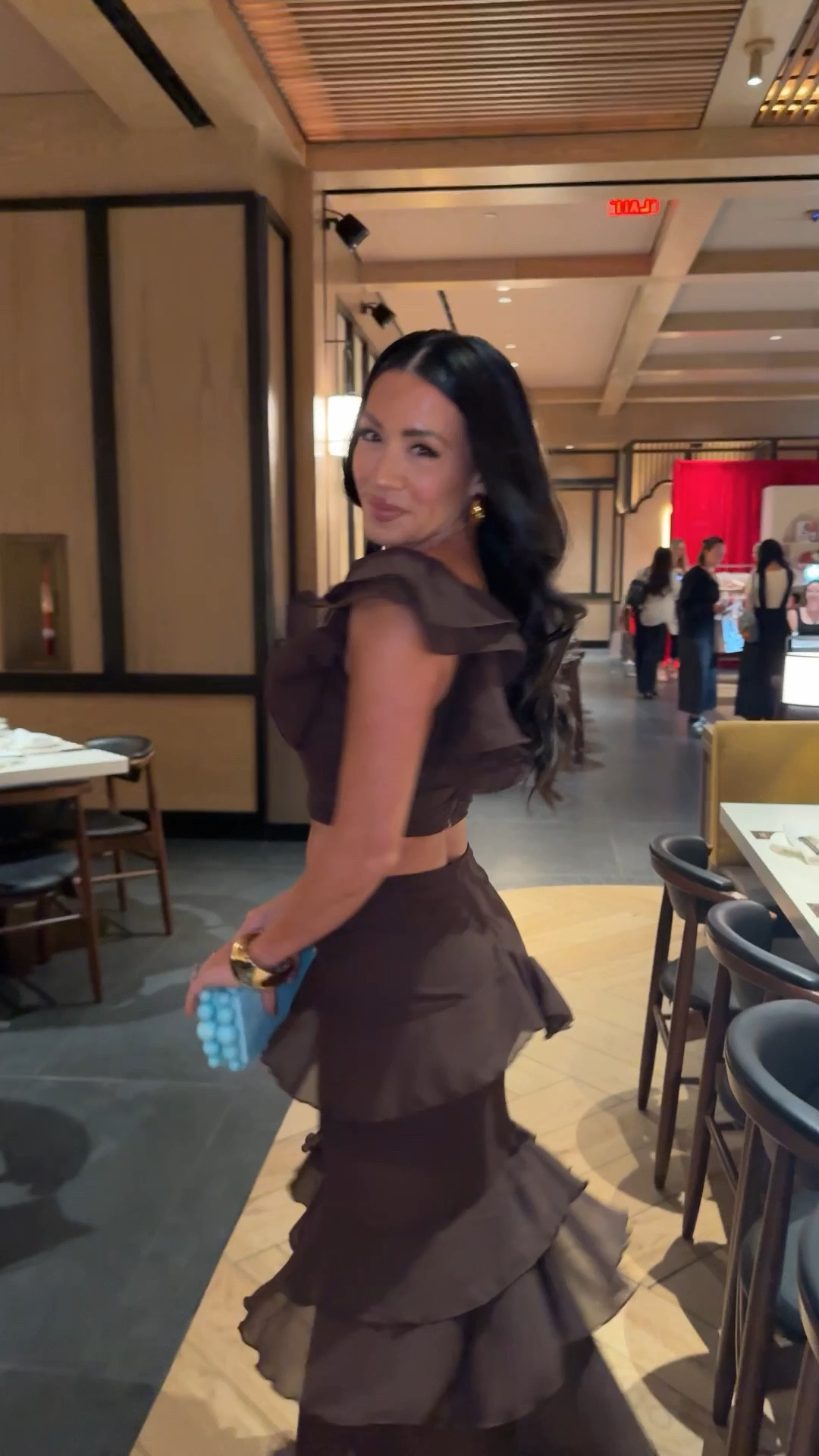 What I wore last night!
Two piece skirt set size 2
Amazon clutch 
Amazon heels 
@VICI earrings 



#LTKootd #LTKWedding #LTKSeasonal