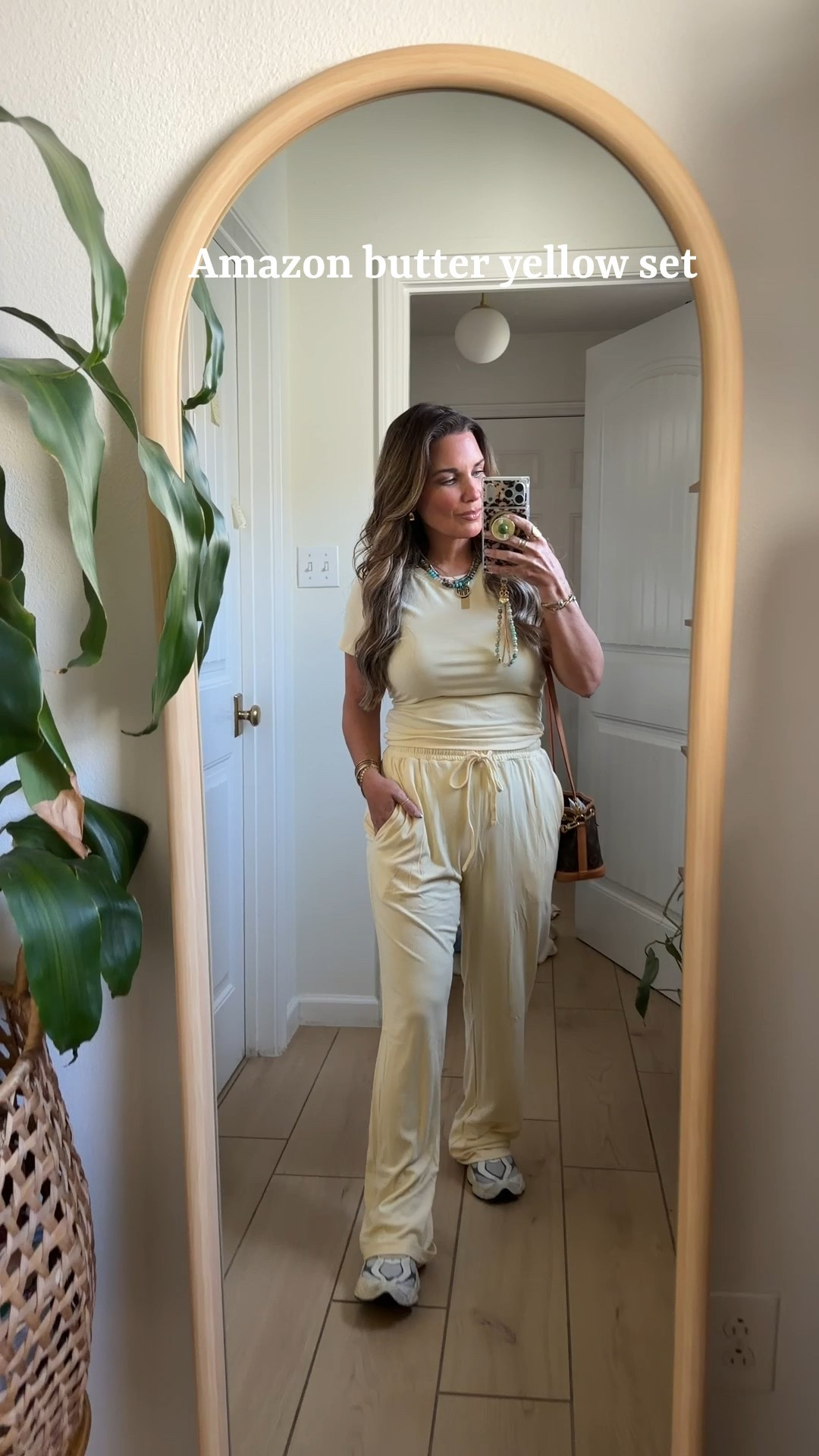 Comfiest set in butter yellow!
I had the long sleeve version and loved. 
Wearing size medium!!


