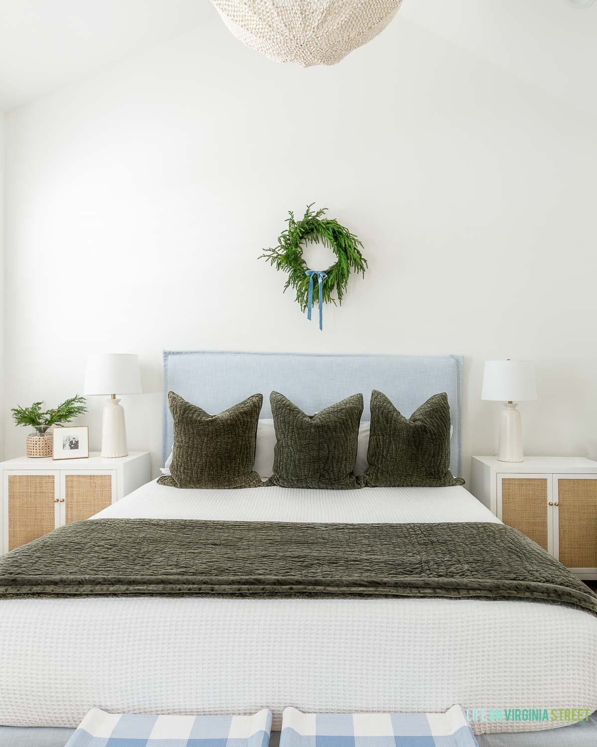Christmas bedroom // modern coastal holiday bedroom 

 #LTKHoliday #LTKHome #LTKStyleTip
