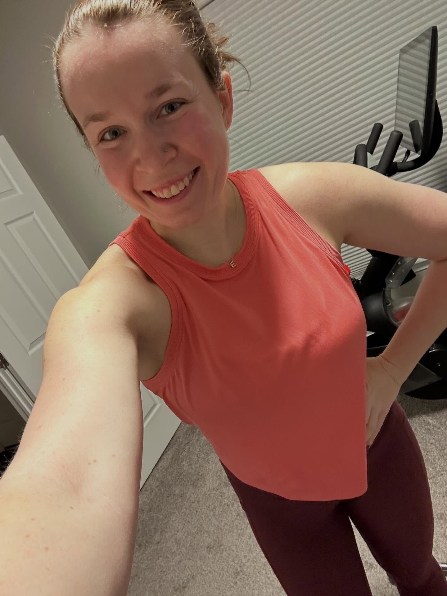 been down for the count with a little sinus infection for the past week, glad to be back on the tread today. 🧡 linked my exact fit here!
.
.
.
#peloton #pelotontread #girlswholift #marathonrunners