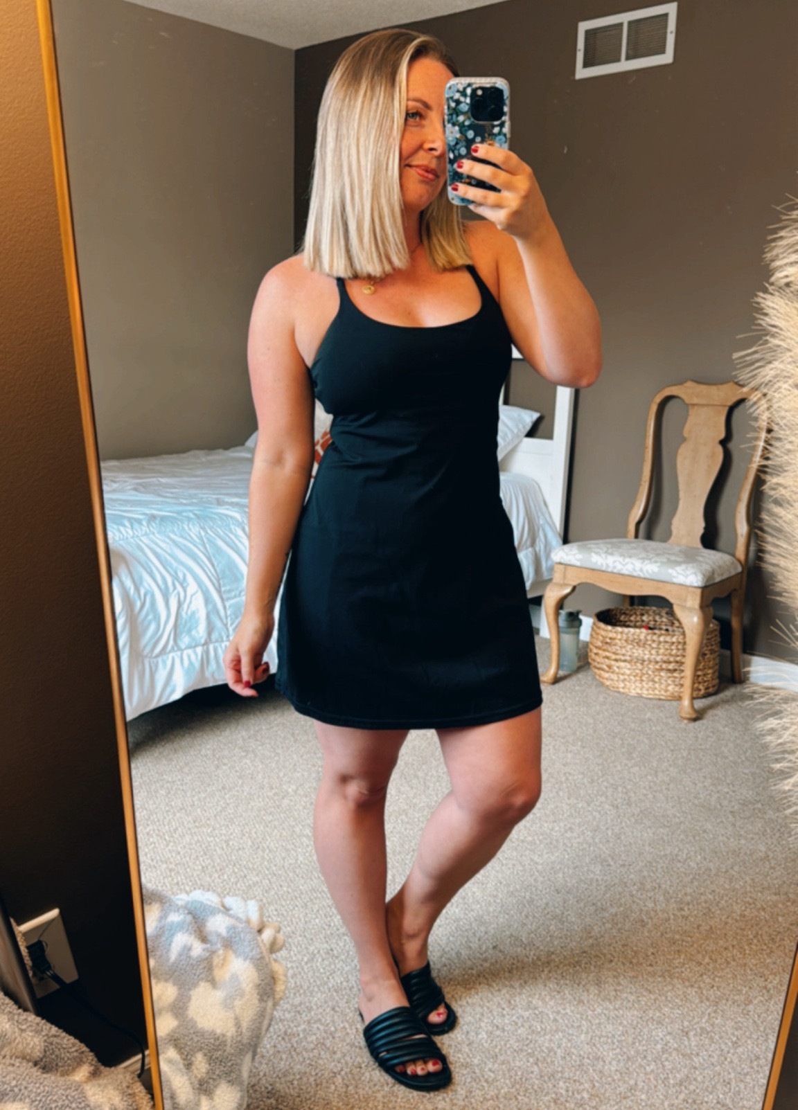 Amazon tennis dress
Fully Lined biker shorts with pockets under 
Removable pads 
TTS 