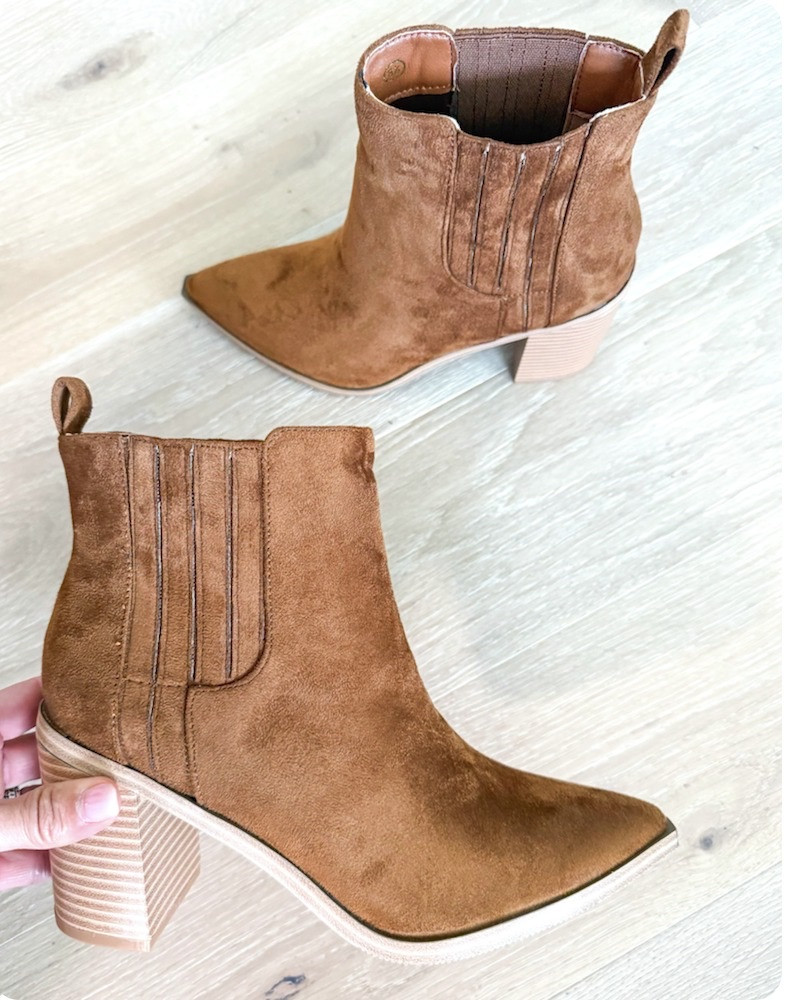 The cutest cognac booties for fall!

women’s fall outfits
Women’s booties
Suede shoes
Suede purse
Fall color palette
Fall fashion
cozy autumn layers
fall sweaters and cardigans
transitional fall fashion
chic fall boots
women’s plaid and flannel
neutral fall wardrobe

#LTKSeasonal #LTKShoeCrush #LTKSaleAlert
