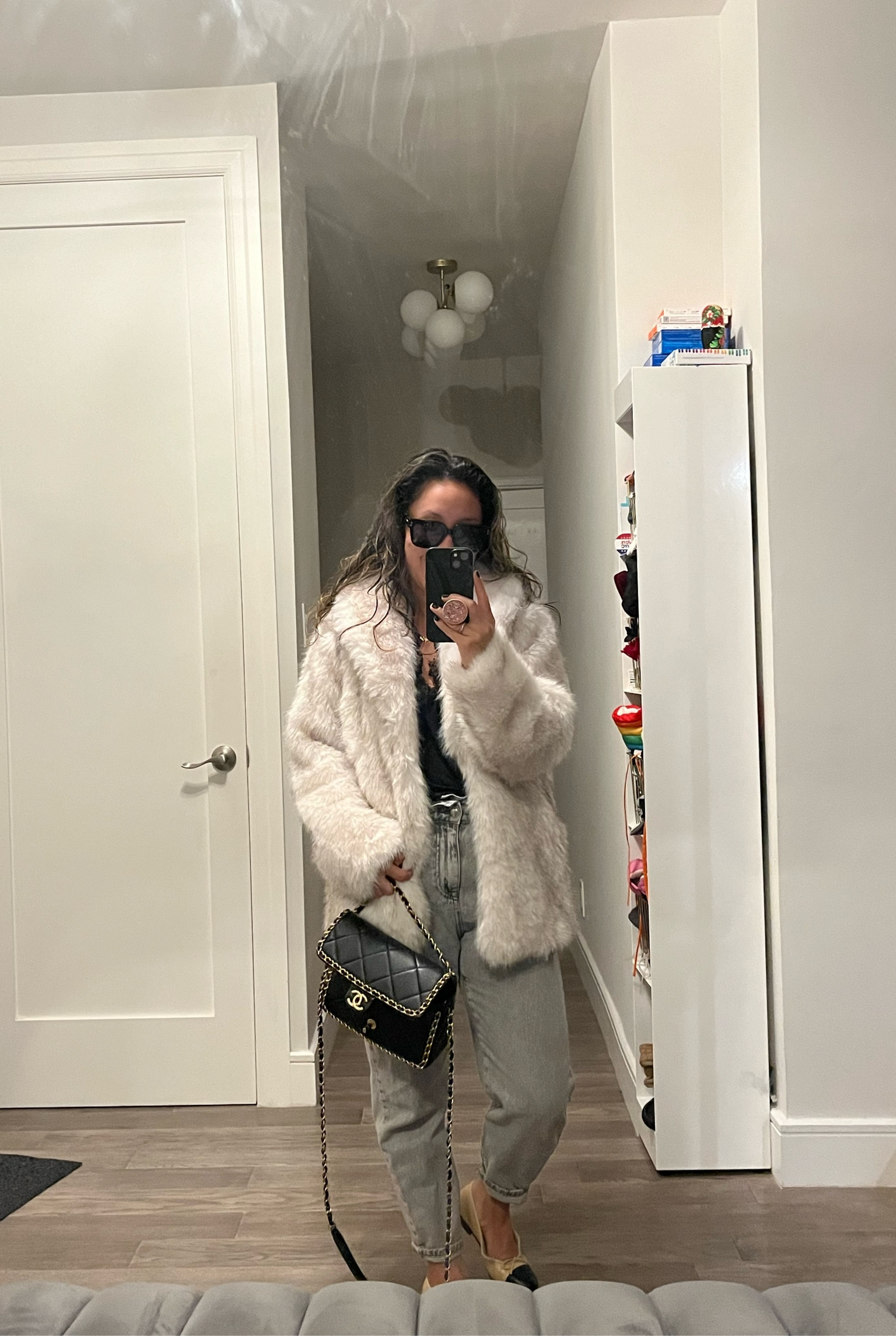 Bundle up! This faux fur coat is AHHMAZzzING! The fabric is soft and the color is unbelievable. Oversized. I’m wearing an xxs.

#LTKSaleAlert #LTKFindsUnder50 #LTKItBag