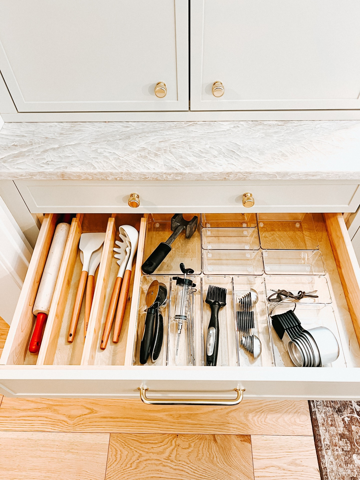 Just a small look inside the organization that went into this new renovation project. Every detail was stunning, and it needed organizing systems to match ✨

#organizedbyjm #homeorganization #kitchenorganization #kitchengoals #organizedhome