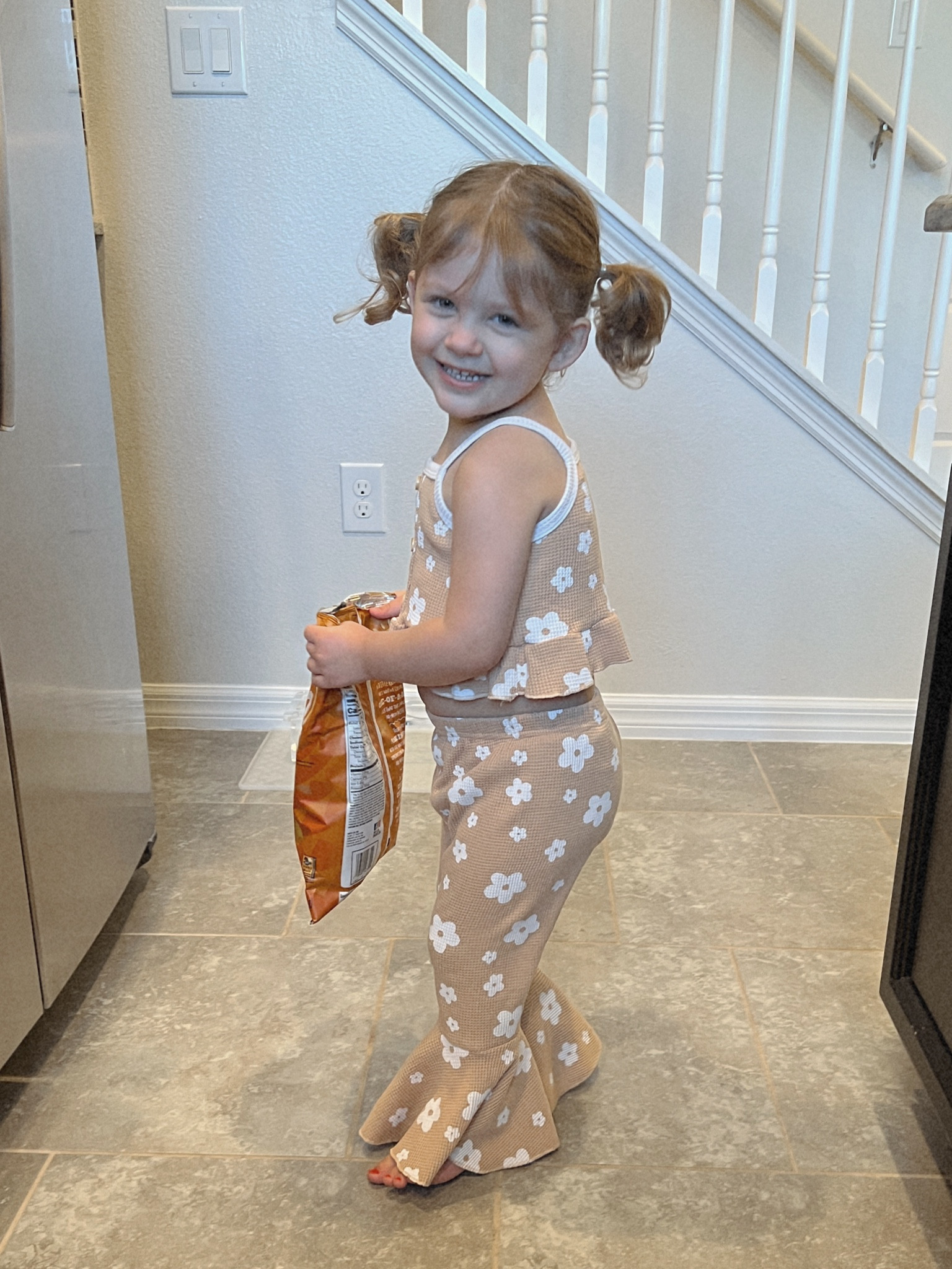 Mood when Mom lets you take the whole bag of chips 😂🧡

#LTKfindsunder50 #LTKbaby #LTKkids