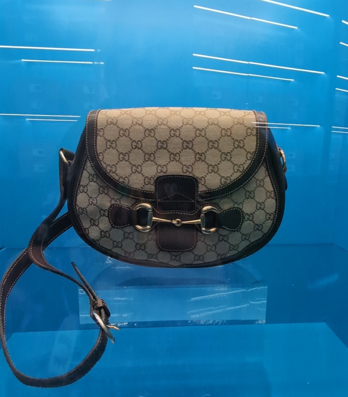 Inspired by the GUCCI COSMOS exhibit in London, I’ve found the best pre loved second hand vintage 90s 80s 70s and 60s designer horsebit bags for you all, some starting from £200 👀

#LTKGiftGuide #LTKSeasonal #LTKHoliday