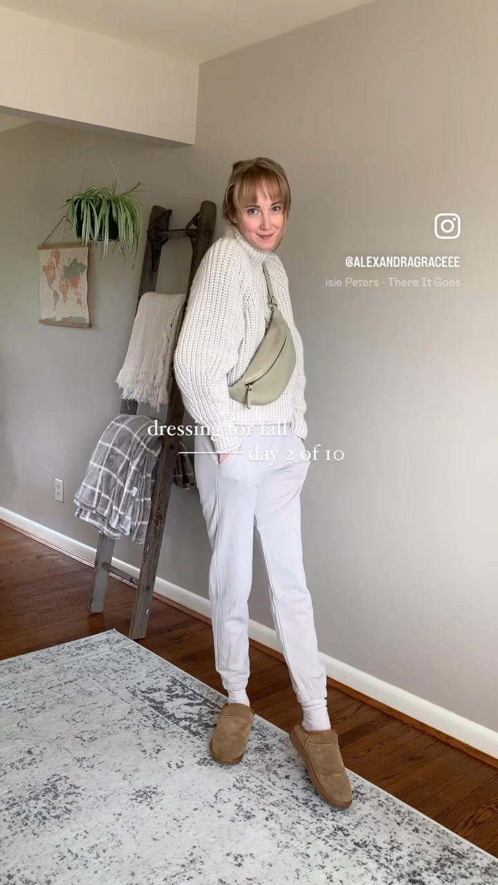 today’s fall outfit reel featuring the trending Ugg slippers 

#LTKshoecrush #LTKstyletip #LTKSeasonal