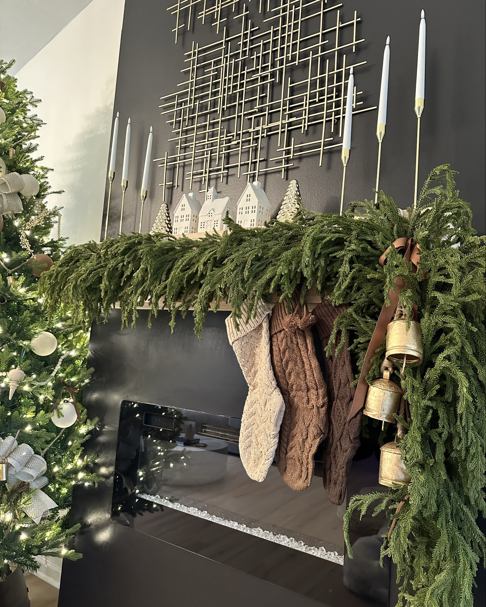 Holiday Fireplace Mantle 🌲🤎