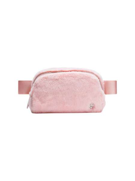 Everywhere Belt Bag *Plush Fleece | Unisex Bags,Purses,Wallets | lululemon | Lululemon (US)