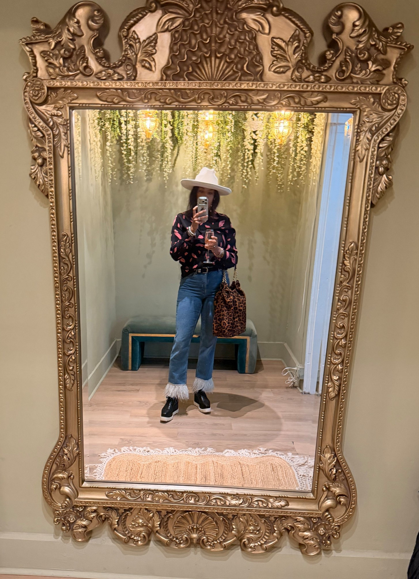 Solo date night ootn! 

My jeans are old H&M and I added the feathers from the fabric store! 

#LTKootd