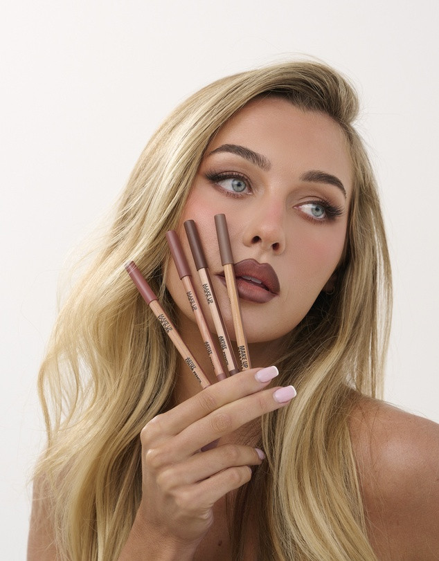 EXCLUSIVE THE ICONIC x Sammy Robinson: The Lip Line Up | THE ICONIC (AU & NZ)