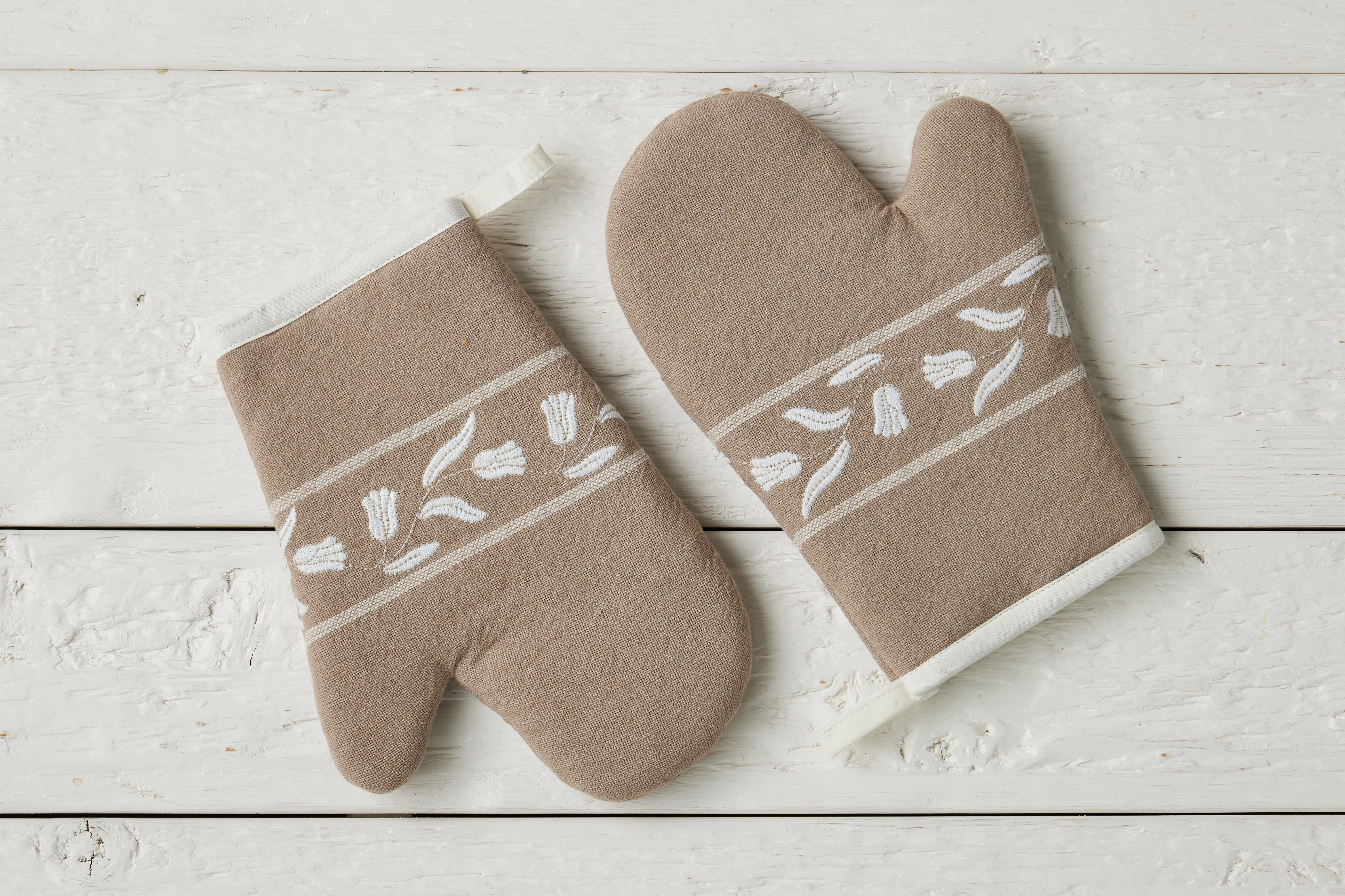 Oven Mitt, White Tulip, Set of 2 | etúHOME