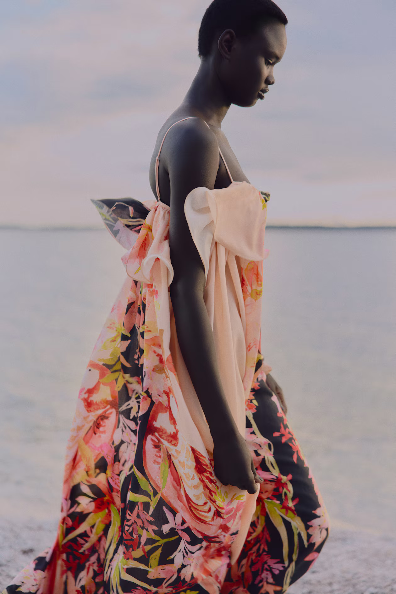 Trägerkleid mit Volantbesätzen | H&M (DE, AT, CH, NL, FI)