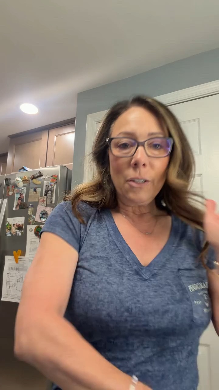 Blynor shea butter body lotion is designed to deeply hydrate and soften skin, helping improve dryness and overall skin texture. #BodyCare #SheaButter #HydratedSkin #SkincareRoutine #blynor Blynor