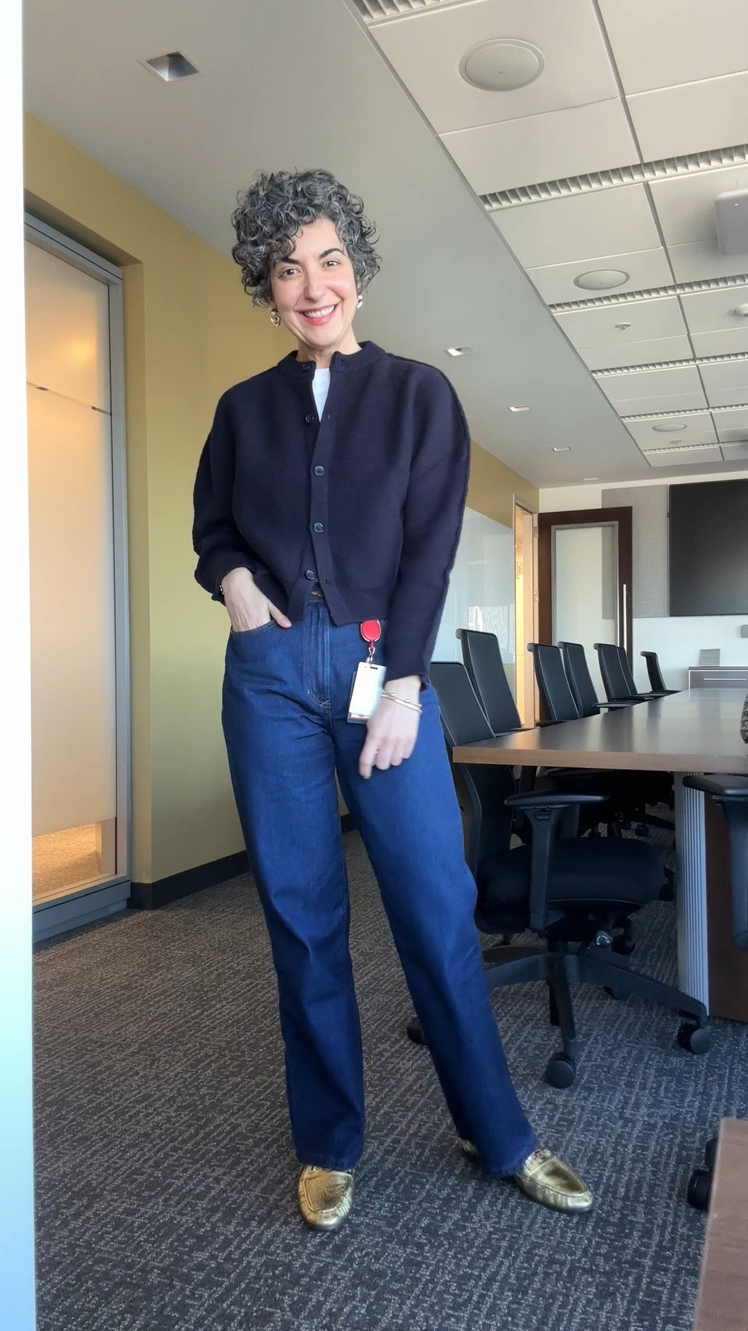 Wednesday’s OOTD - wearing a 26 in jeans! They run a little big and are more of a relaxed fit. Quality is 10/10! 
.
Exact cardi is sold out so I linked similar!

#LTKootd