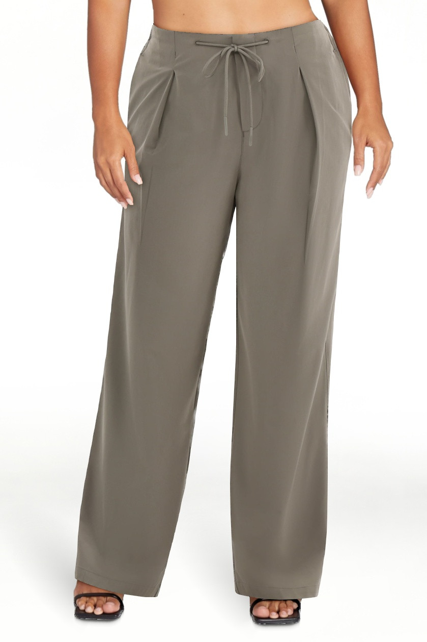 Avia Women's FeatherStretch Pleated Trousers, Sizes XS-XXXL | Walmart (US)