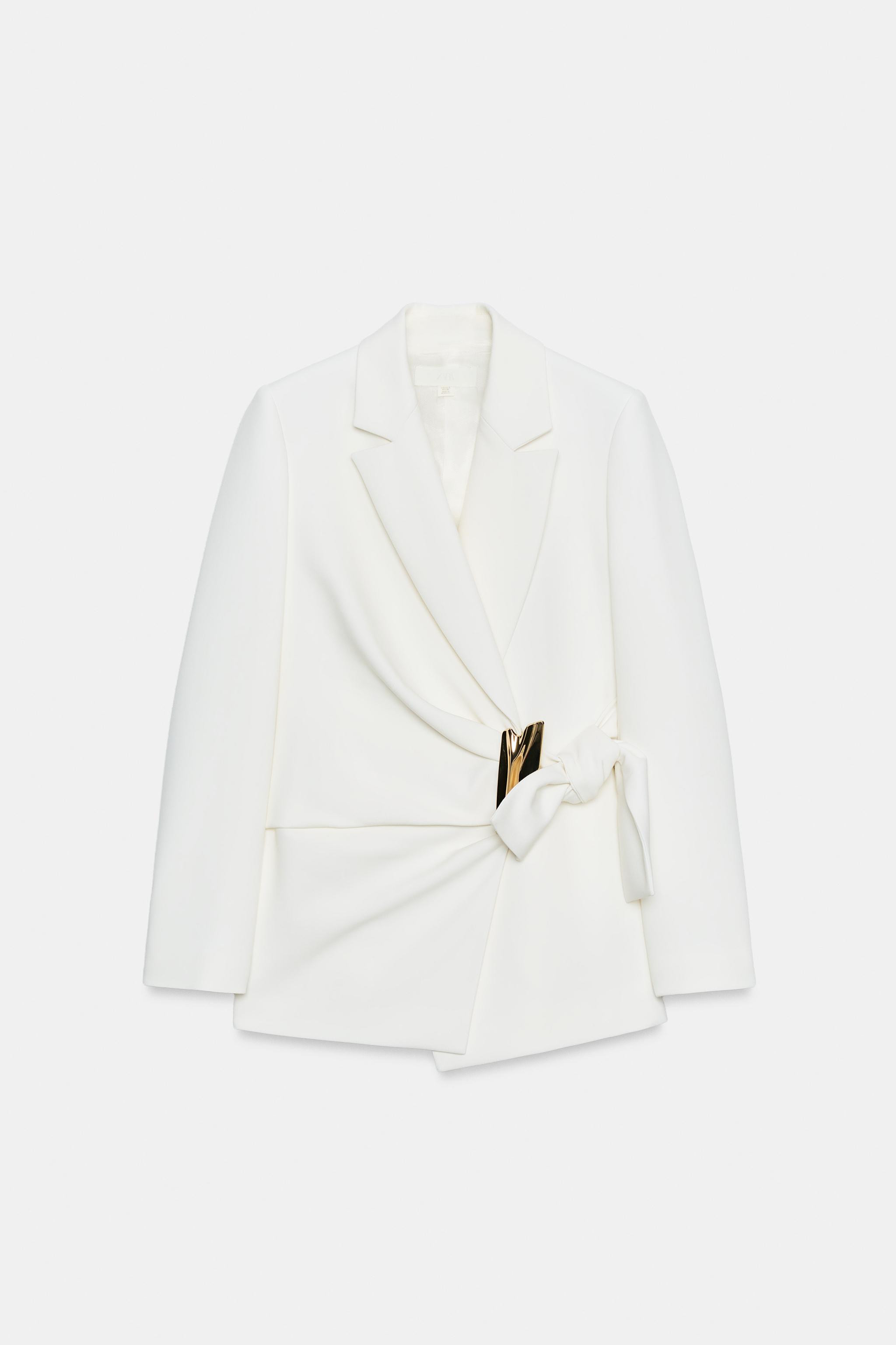 Lapel collar blazer with long sleeves and shoulder pads. Hidden side seam pocket. Back vent. Fron... | Zara US