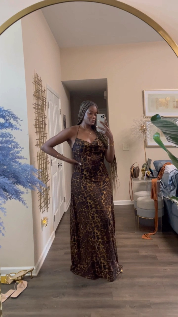 Wooooo! A long maxi that actually sweeps the floor. Size XL.


#LTKStyleTip #LTKMidsize #LTKOver40