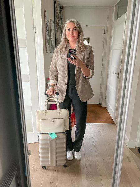 Outfits of the week

Travel day. Traveling to north Finland for a work trip. Wearing a black top and black stretch trousers paired with my trusted plaid blazer and white sneakers. 

#LTKworkwear #LTKeurope #LTKtravel
